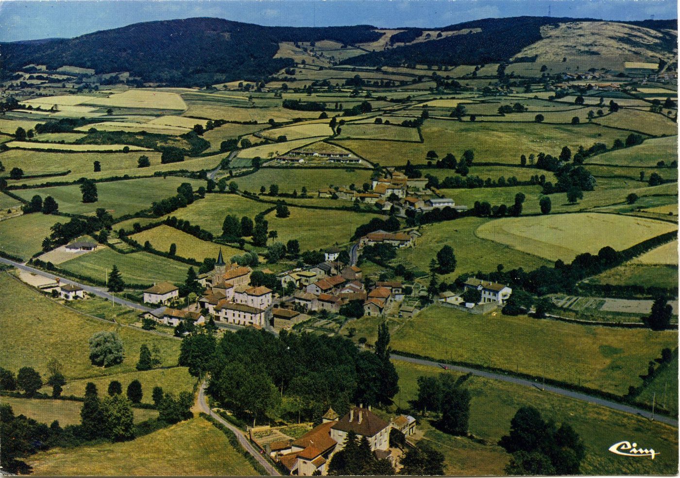 Bourgvilain. Vue générale aérienne.