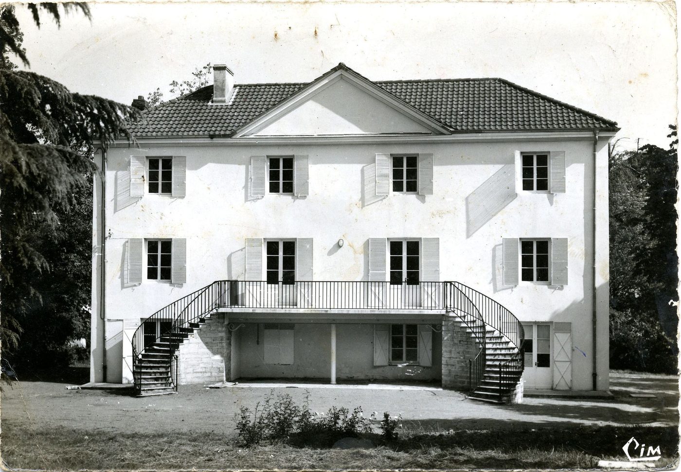 Serrières. Bâtiment principal de la colonie de vacances U.F.O.V.A.L.