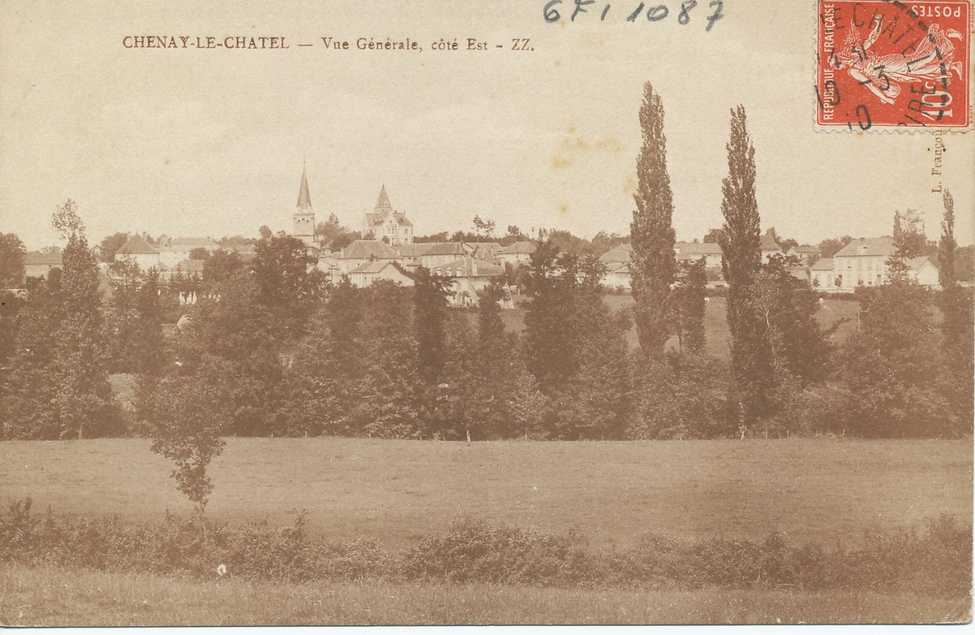 Chenay-le-Châtel. Vue générale, côté Est.