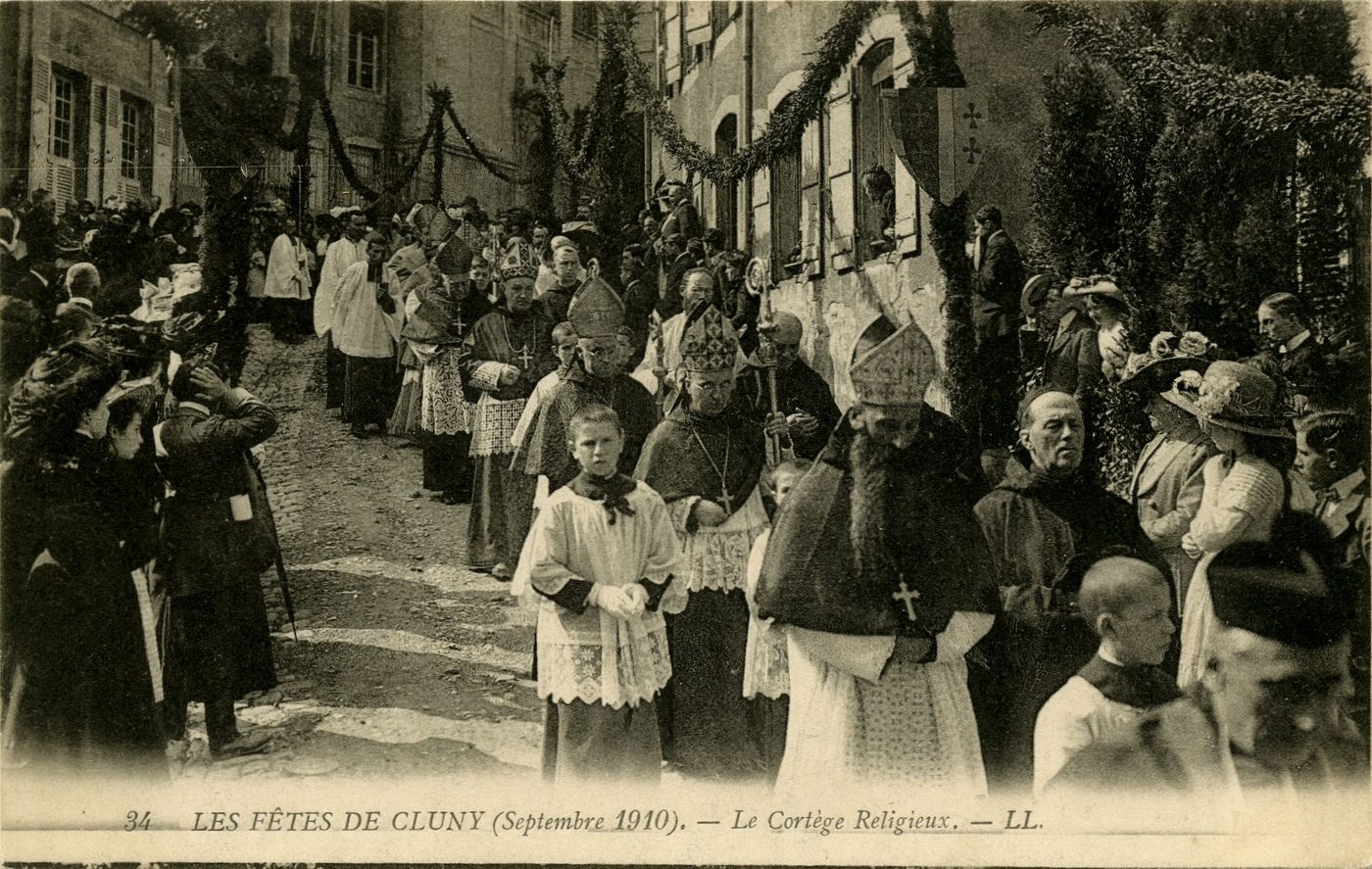 Les fêtes de Cluny (septembre 1910). Le cortège religieux.