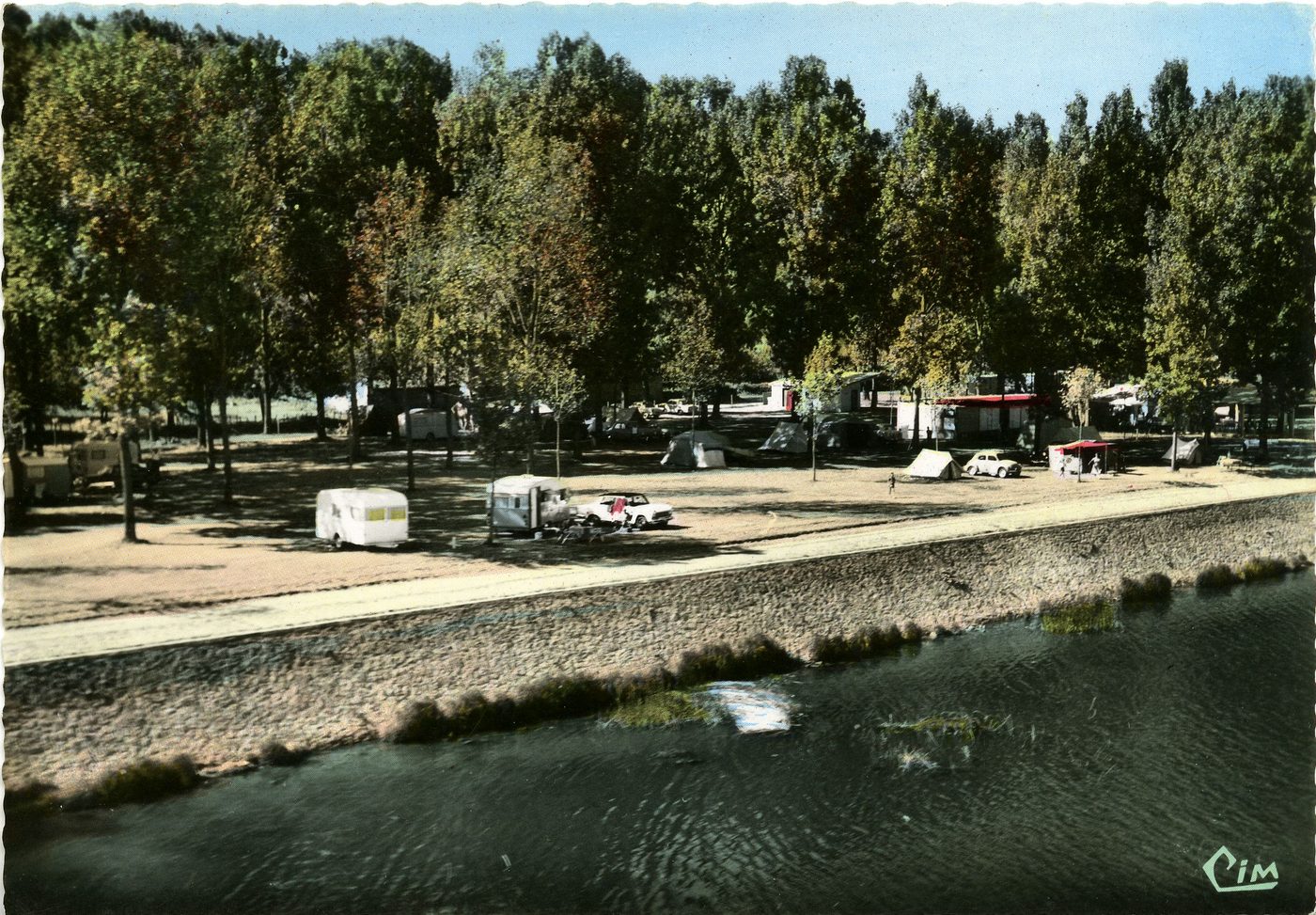 Camping-Plage. Le national. Uchizy, RN 6.