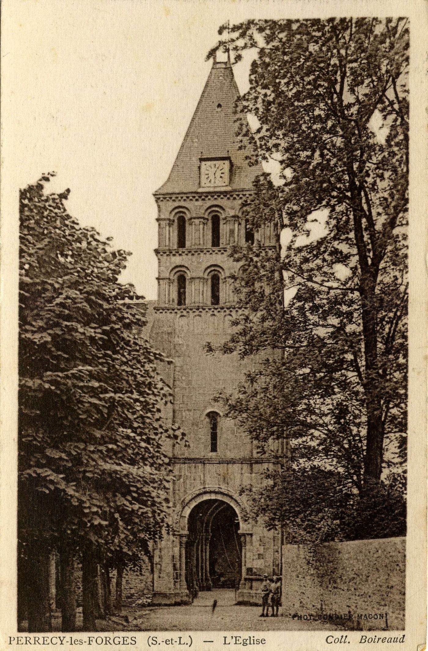 Perrecy-les-Forges. L'église.