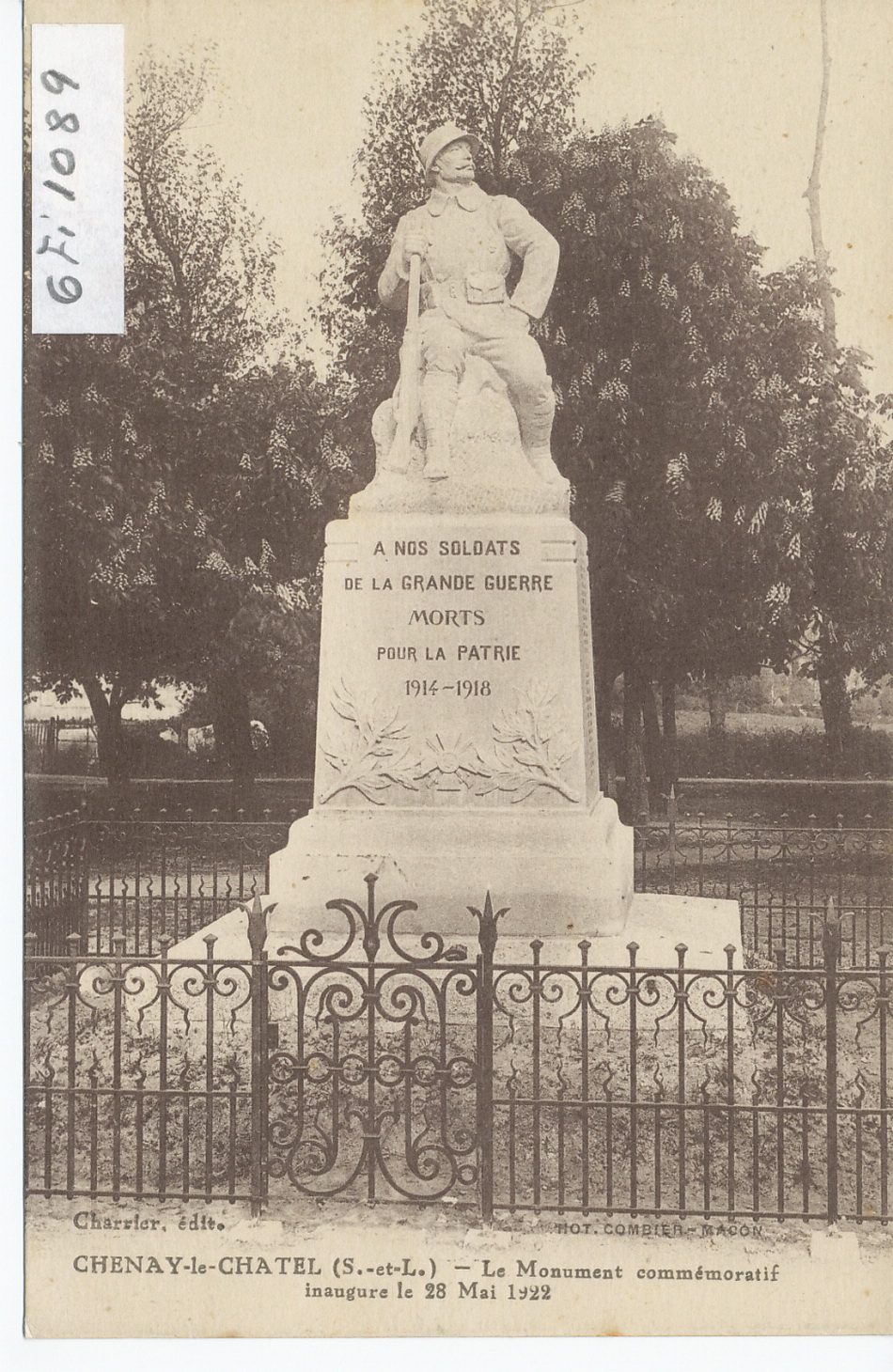 Chenay-le-Châtel. Le monument commémoratif inauguré le 28 mai 1922.