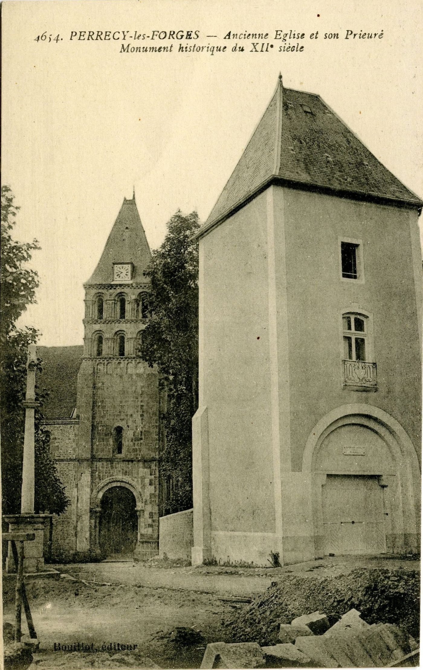 Perrecy-les-Forges. Ancienne église et son prieuré. Monument historique du XIIe s.