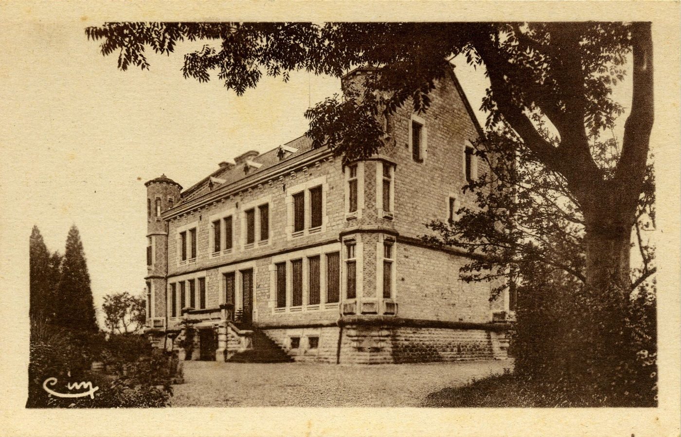 Uchizy. Château Guichard. Construit en 1882 par M. Dulac, architecte ancien sénateur de Saône-et-Loire.
