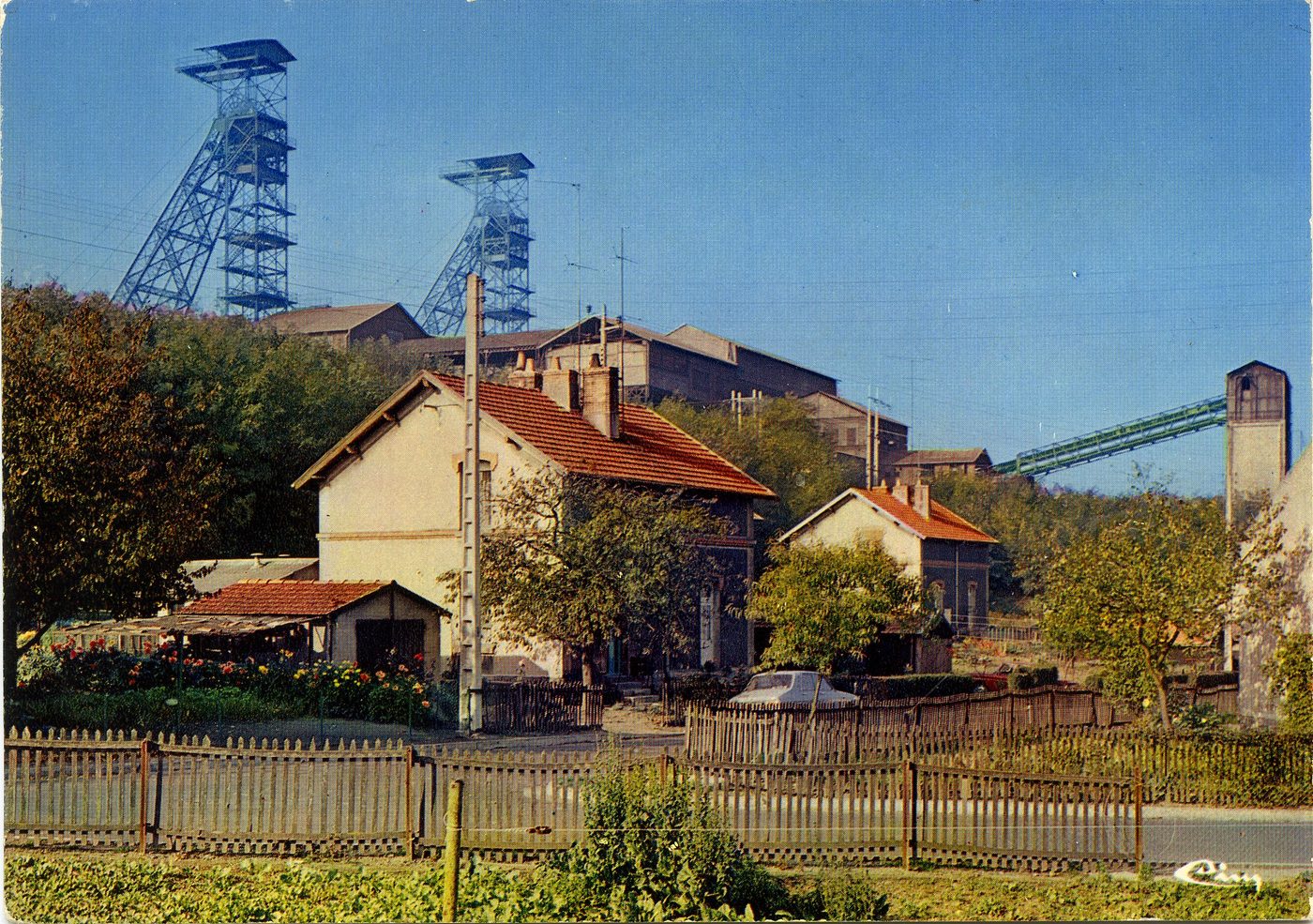 Montceau-les-Mines. Puits de mine Darcy.