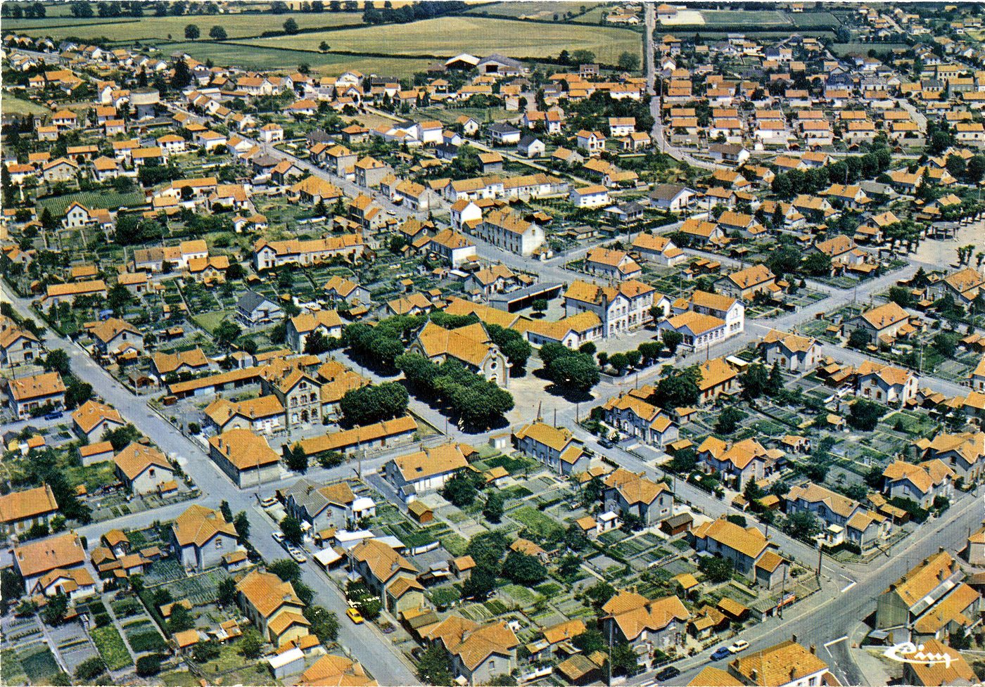 Montceau-les-Mines. Vue générale aérienne. Quartier Bois-du-Verne.