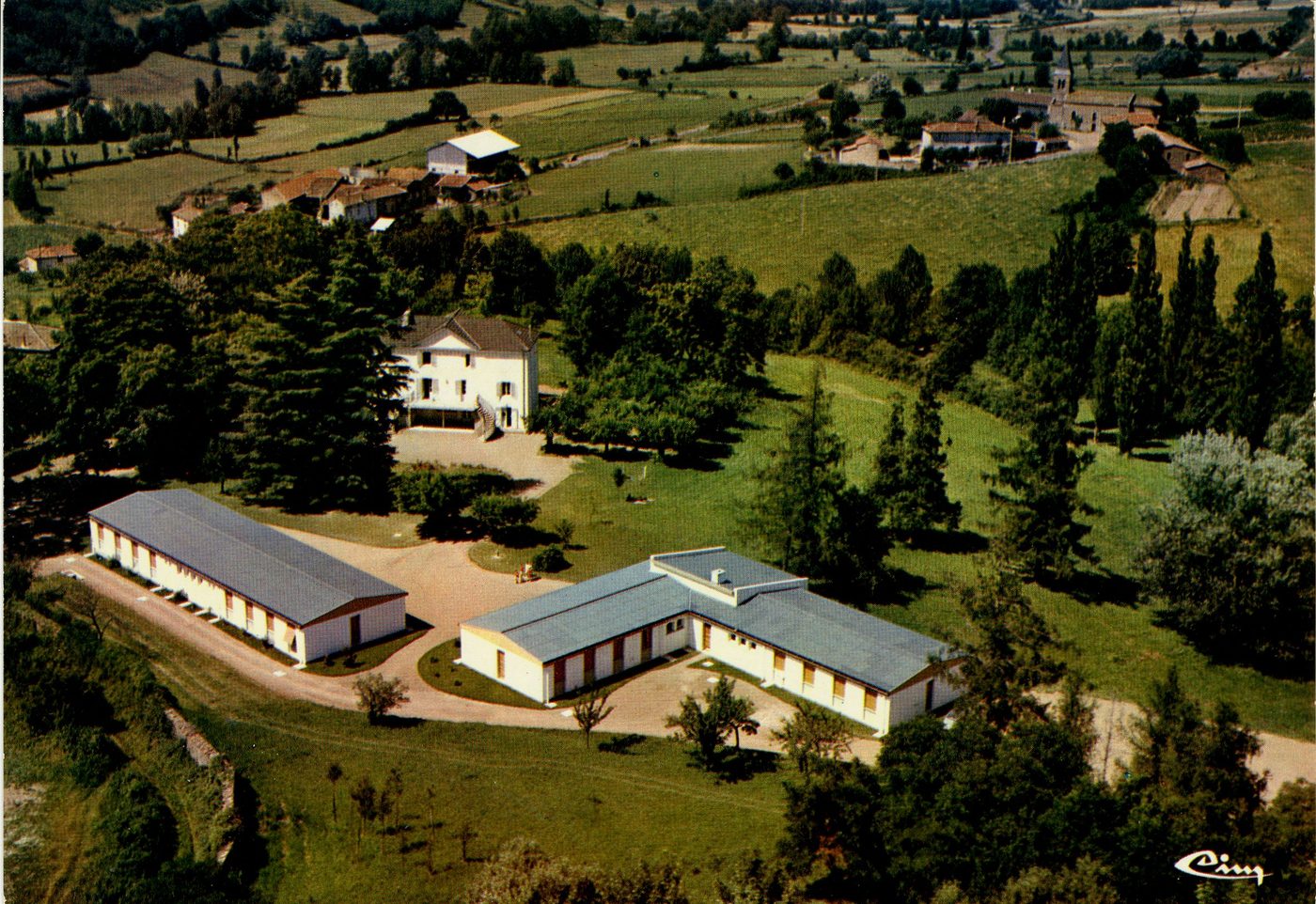 Serrières. Vue aérienne centre Jean Macé