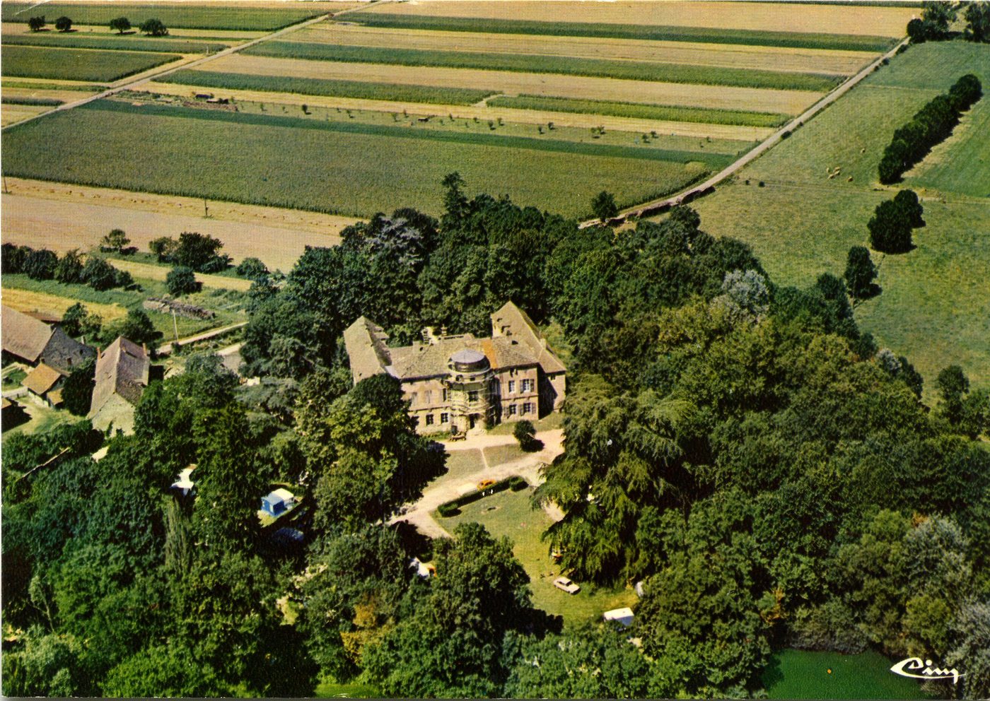 Gigny-sur-Saône. Château de l'Epervière (XVIe s - XVIIIe s). et le camping.