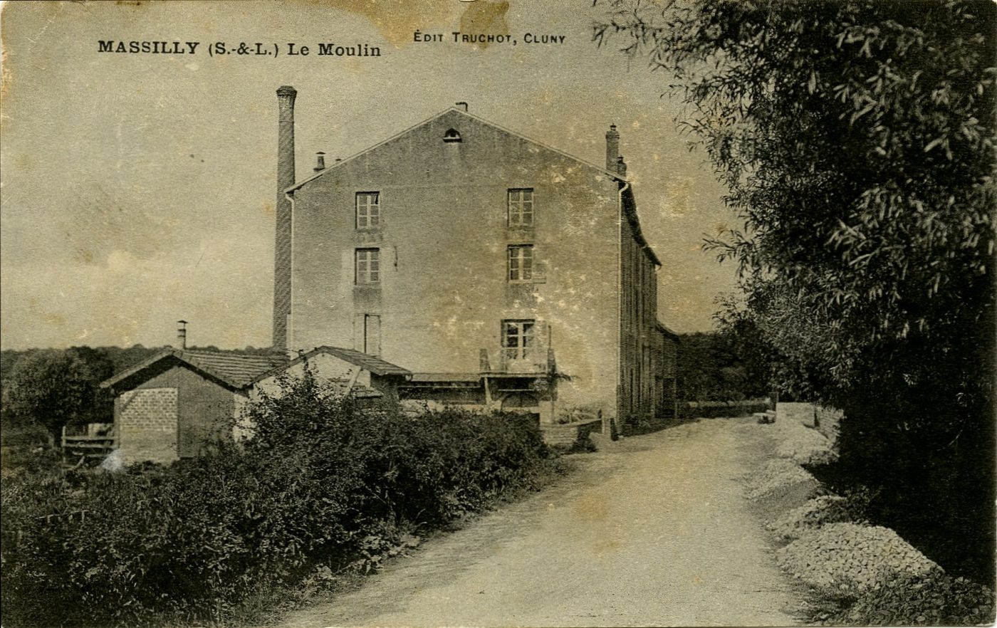 Massilly. Le moulin.