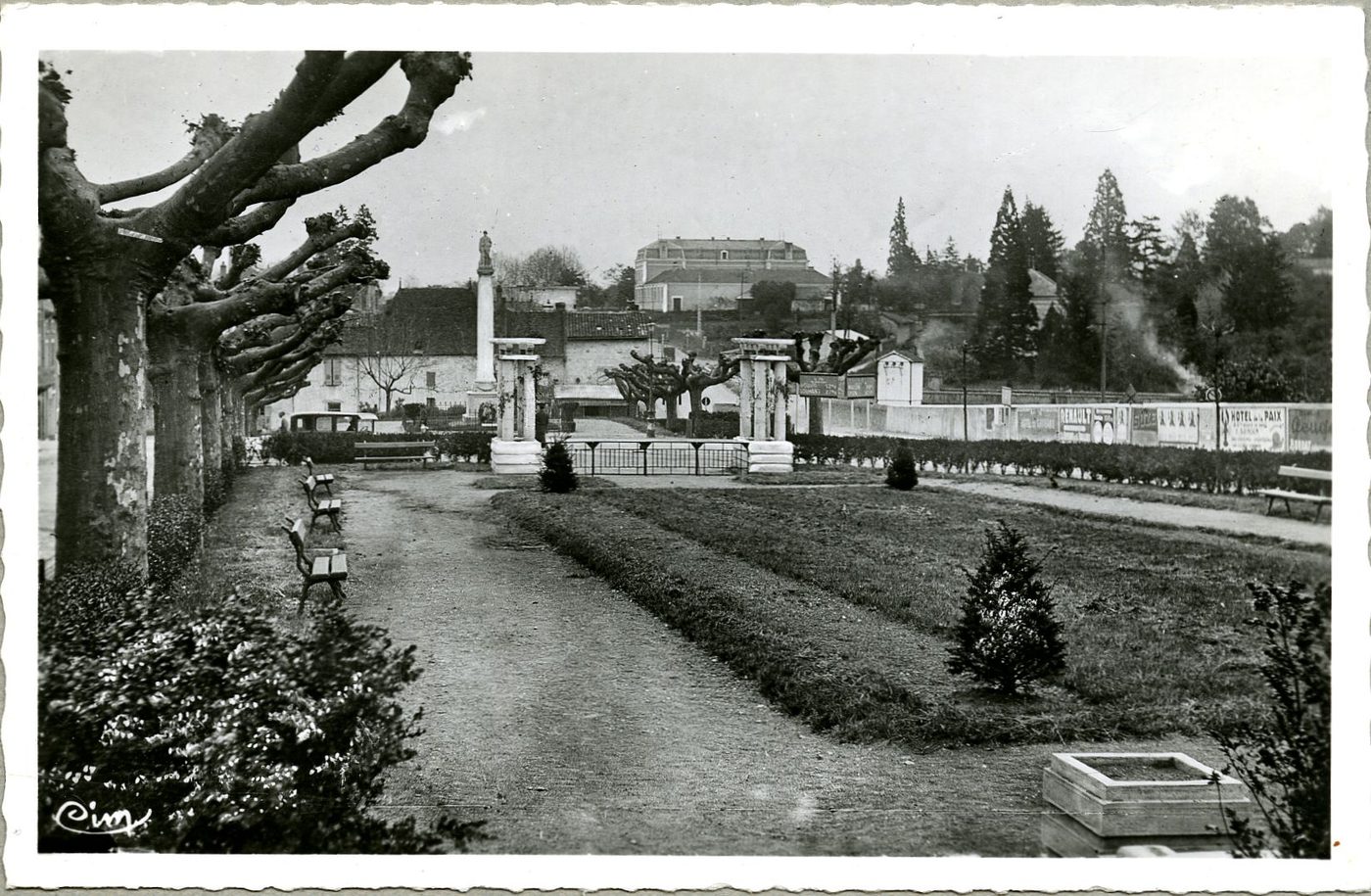 Tournus. Square du champ de foire.