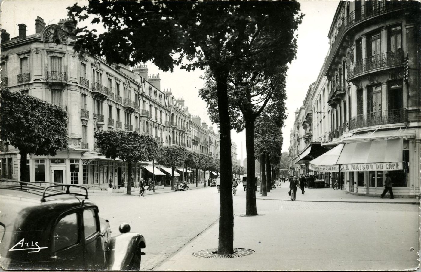 Chalon-sur-Saône. Le Boulevard de la République.