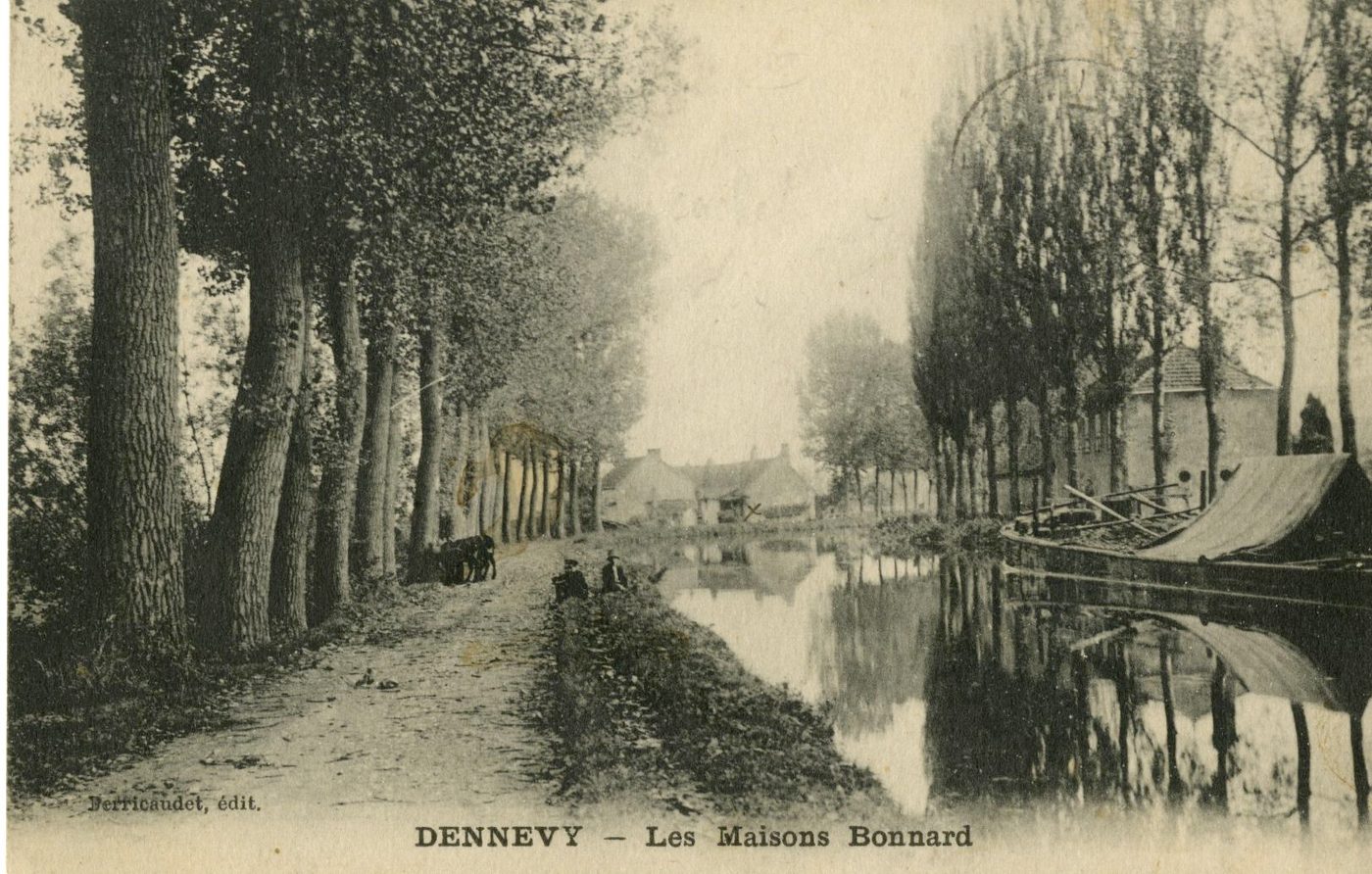 Dennevy (Saône-et-Loire).- Les maisons Bonnard.