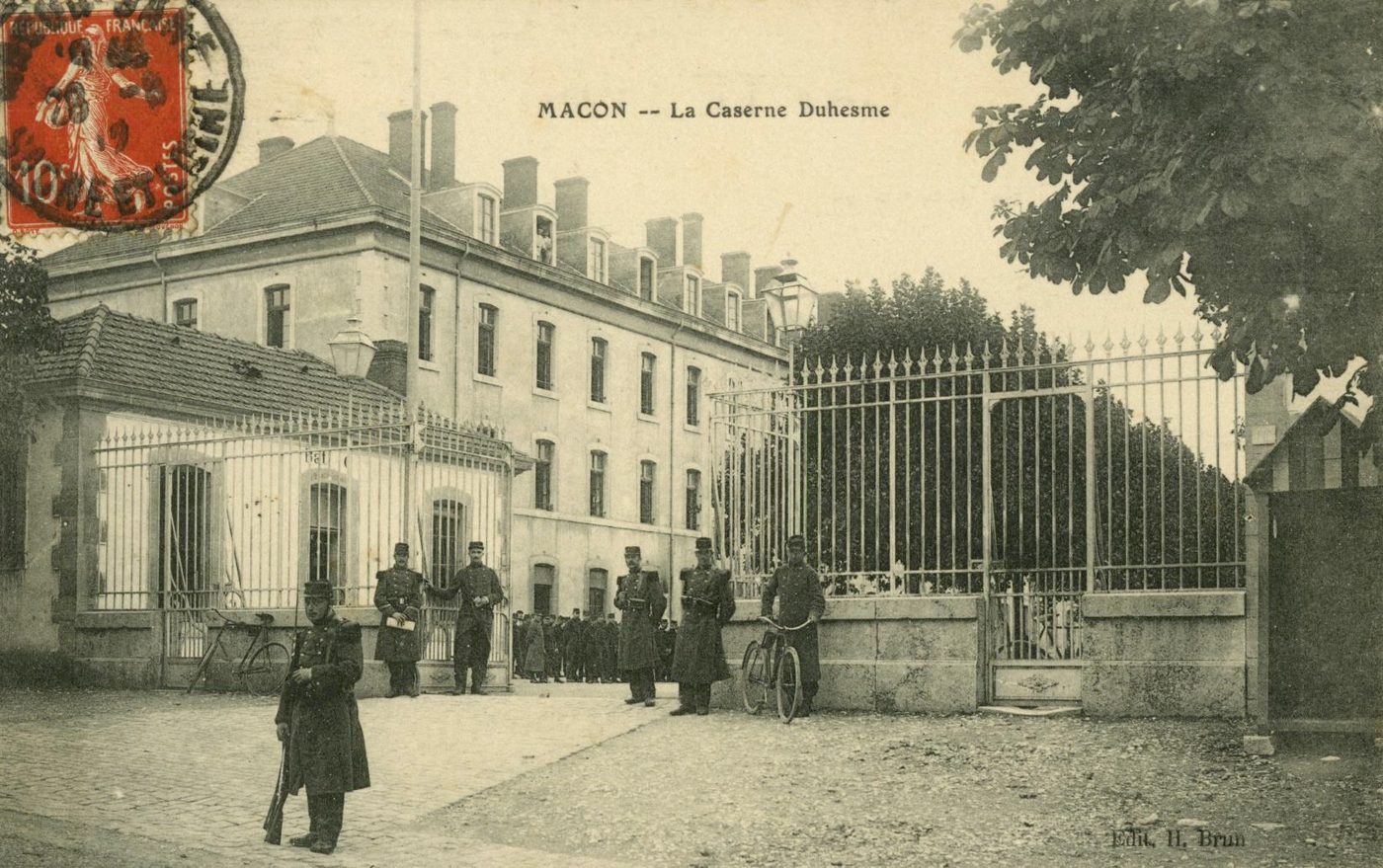 Mâcon (Saône-et-Loire).- La caserne Duhesme.