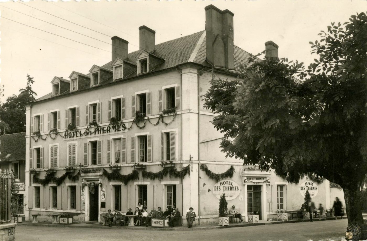 Bourbon-Lancy (Saône-et-Loire).- Hôtel des Thermes.