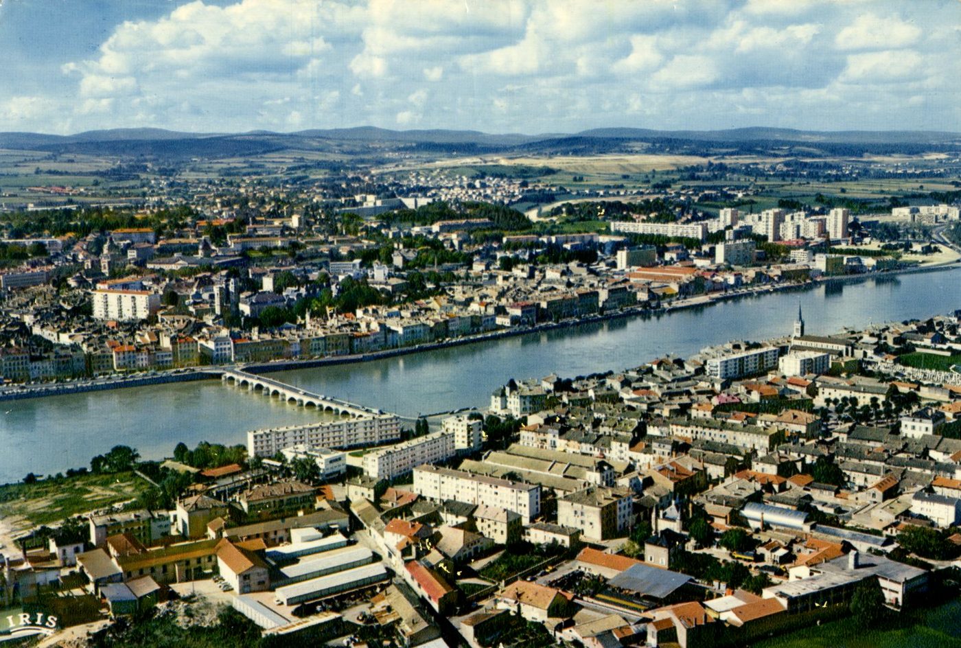 Mâcon (Saône-et-Loire).- Vue panoramique sur l'agglomération depuis Saint-Laurent-sur-Saône.