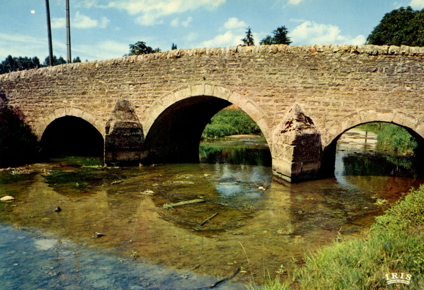 Salornay-sur-Guye (Saône-et-Loire).- Pont Sainte-Catherine.