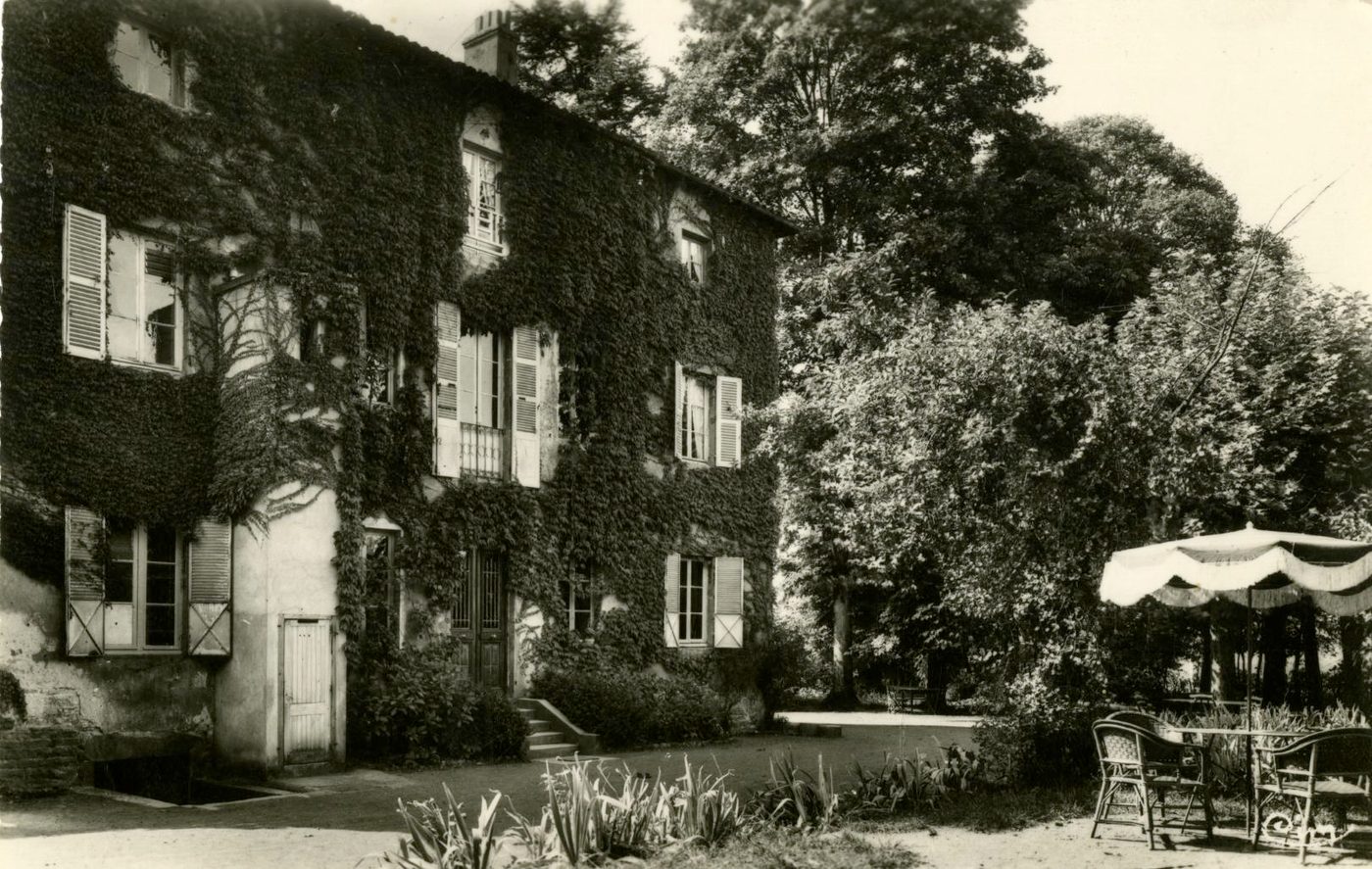 Charnay-lès-Mâcon (Saône-et-Loire).- Cadre idéal pour repos et vacances "Le Manoir" de la Croix-Madeleine Hostellerie-Pension.