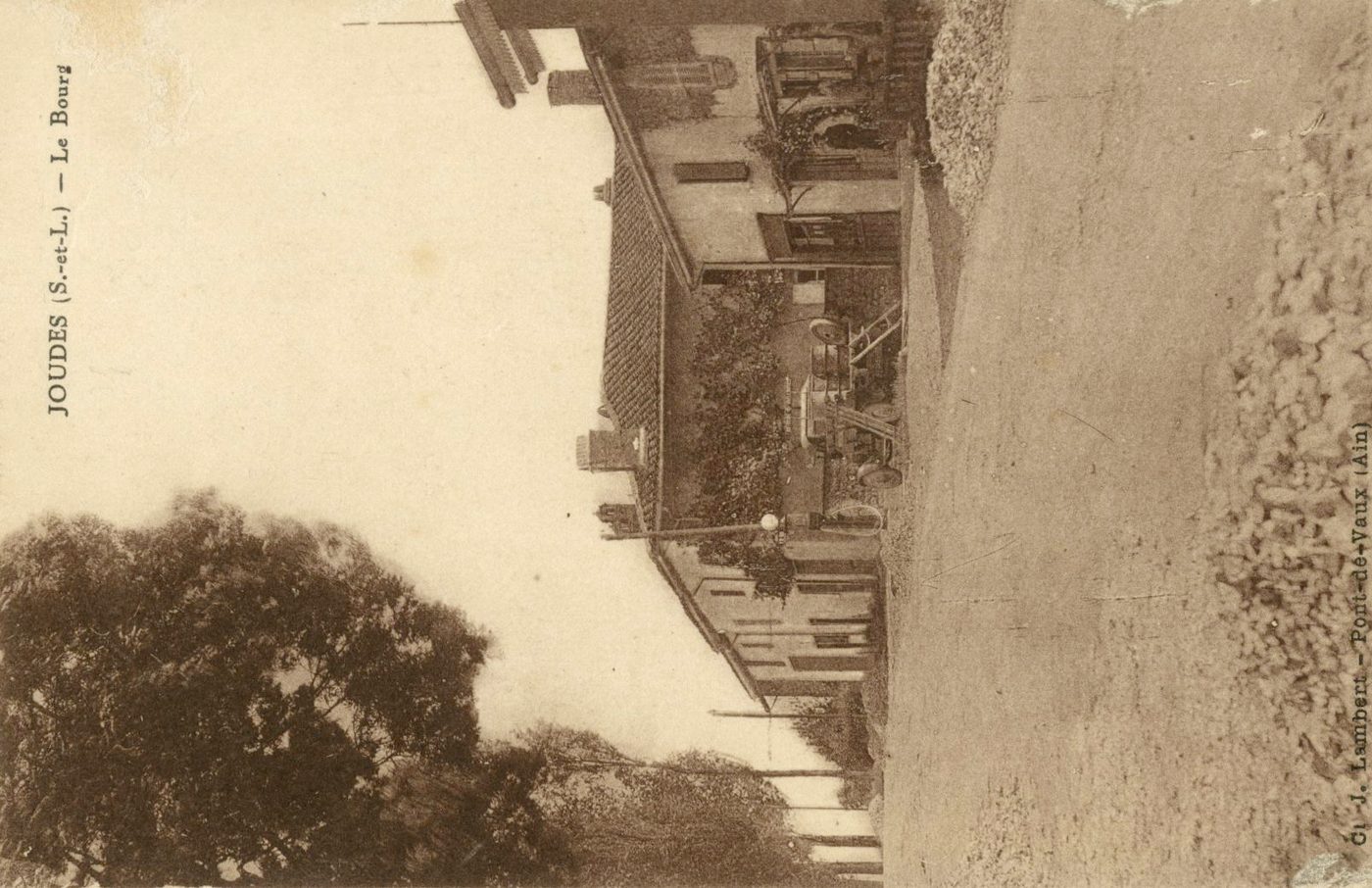 Joudes (Saône-et-Loire).- Le Bourg.