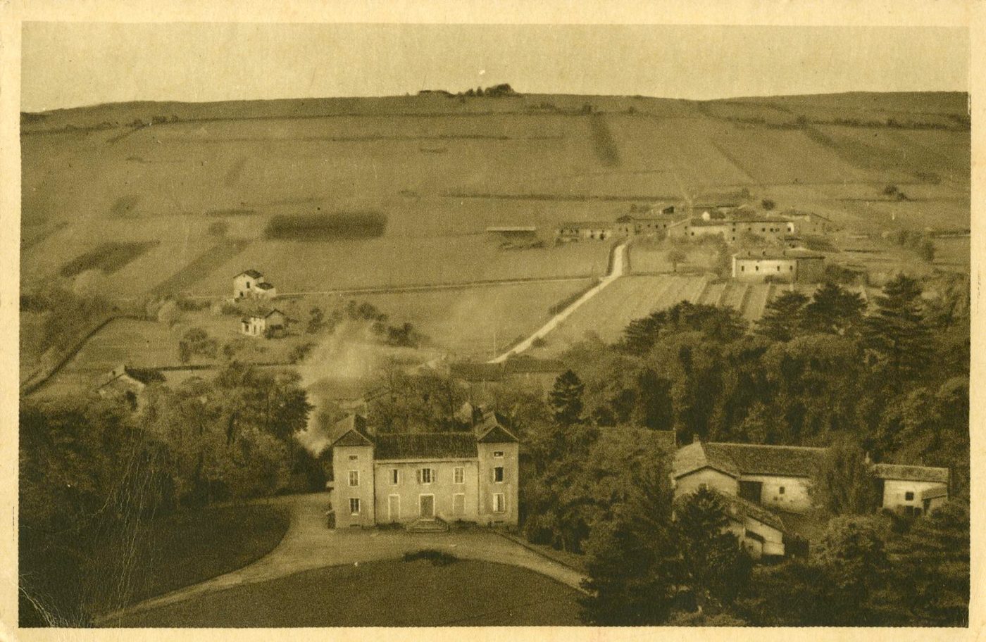 Hurigny (Saône-et-Loire).- Vue aérienne de la Pouponnière.