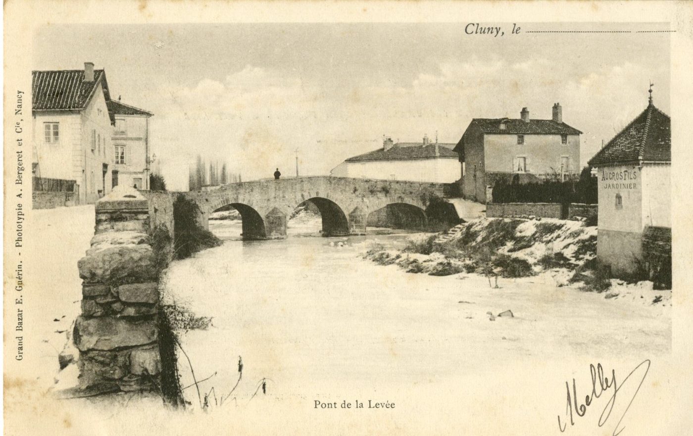 Cluny (Saône-et-Loire).- Pont de la Levée.