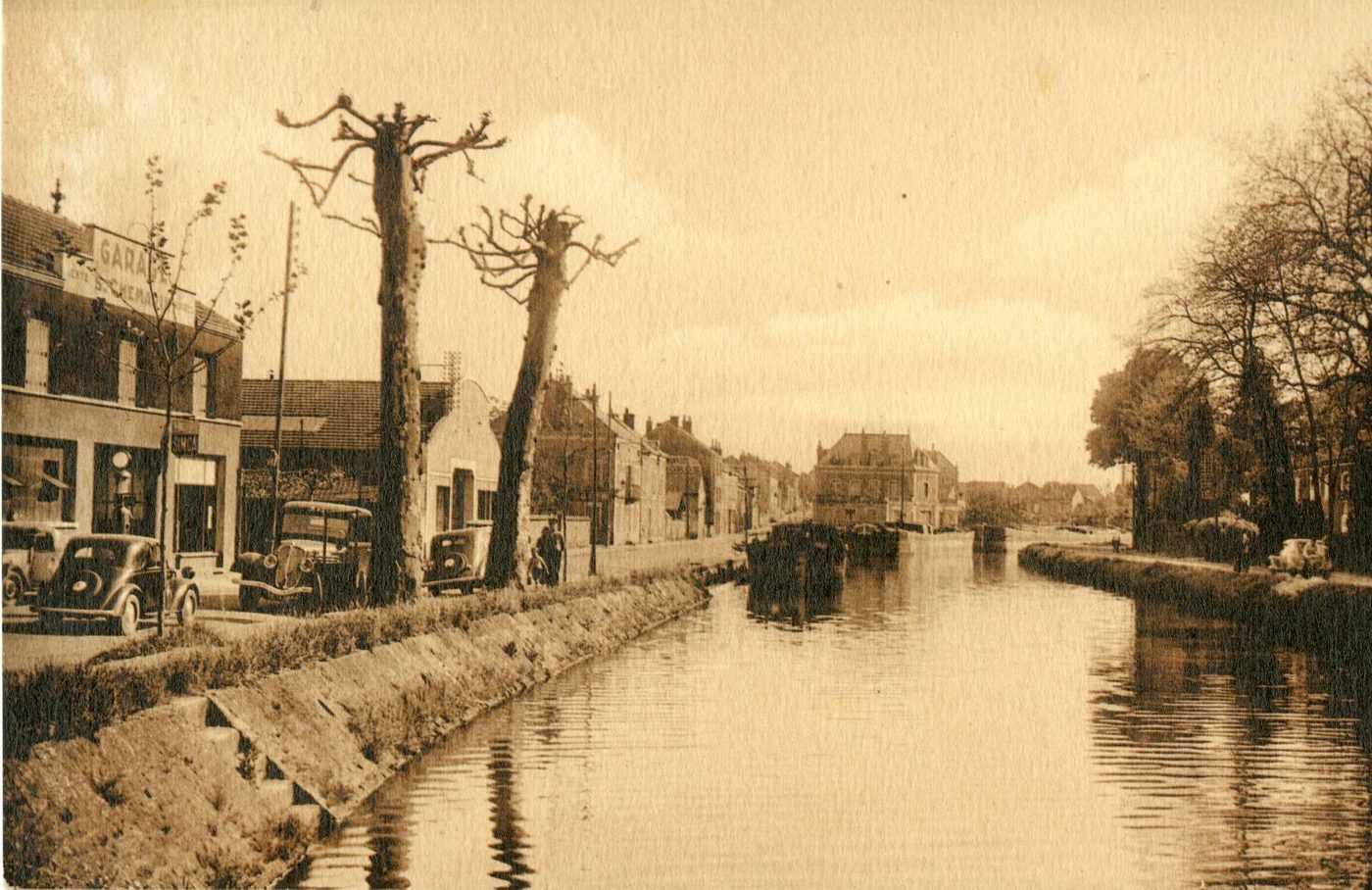 Montceau-les-Mines (Saône-et-Loire).- Canal du Centre, Quai Gauthey.
