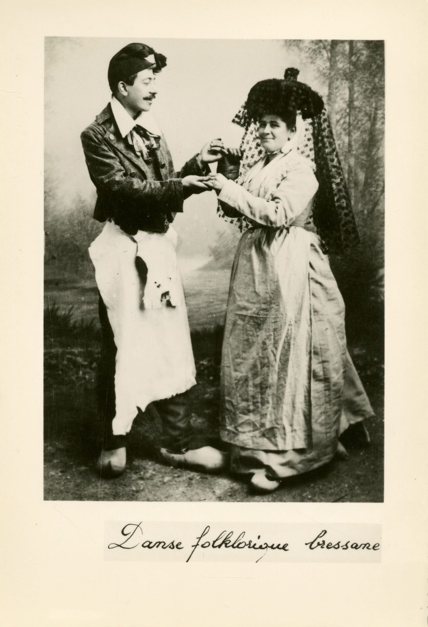 109. Danse folkorique bressane.