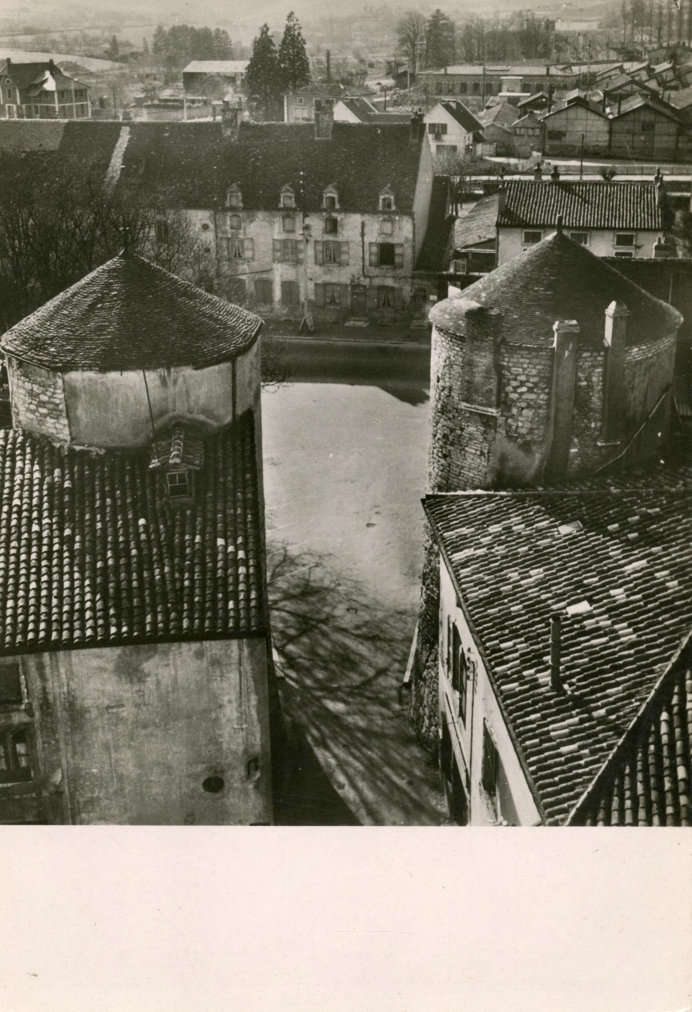 Tournus (Saône-et-Loire).- Abbaye Saint-Philibert. L'ancienne poterne.