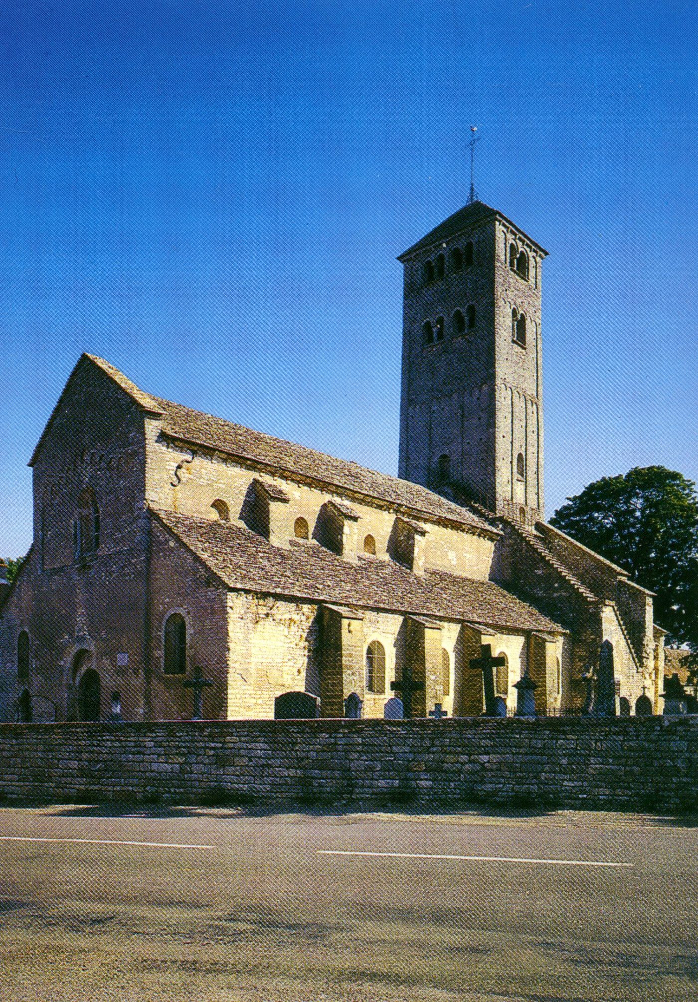 Environs de Tournus (Saône-et-Loire).- Eglise romane du Mâconnais.