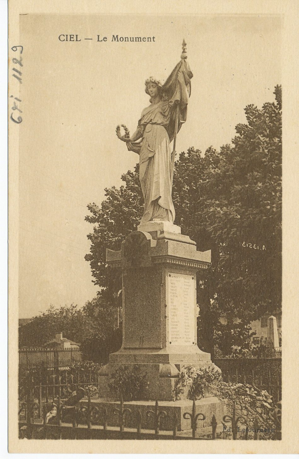 Ciel. Le monument.