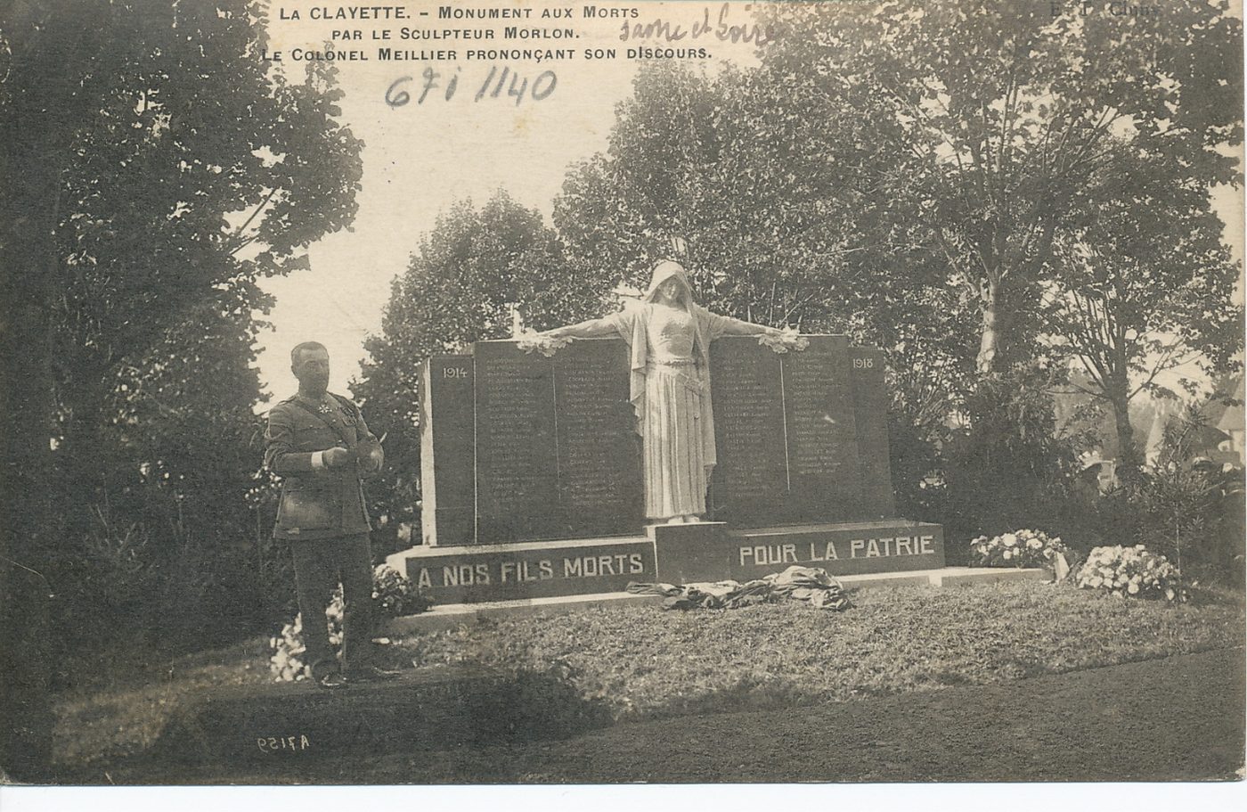 La Clayette. Monument aux morts. Le colonel Meillier prononçant son discours.