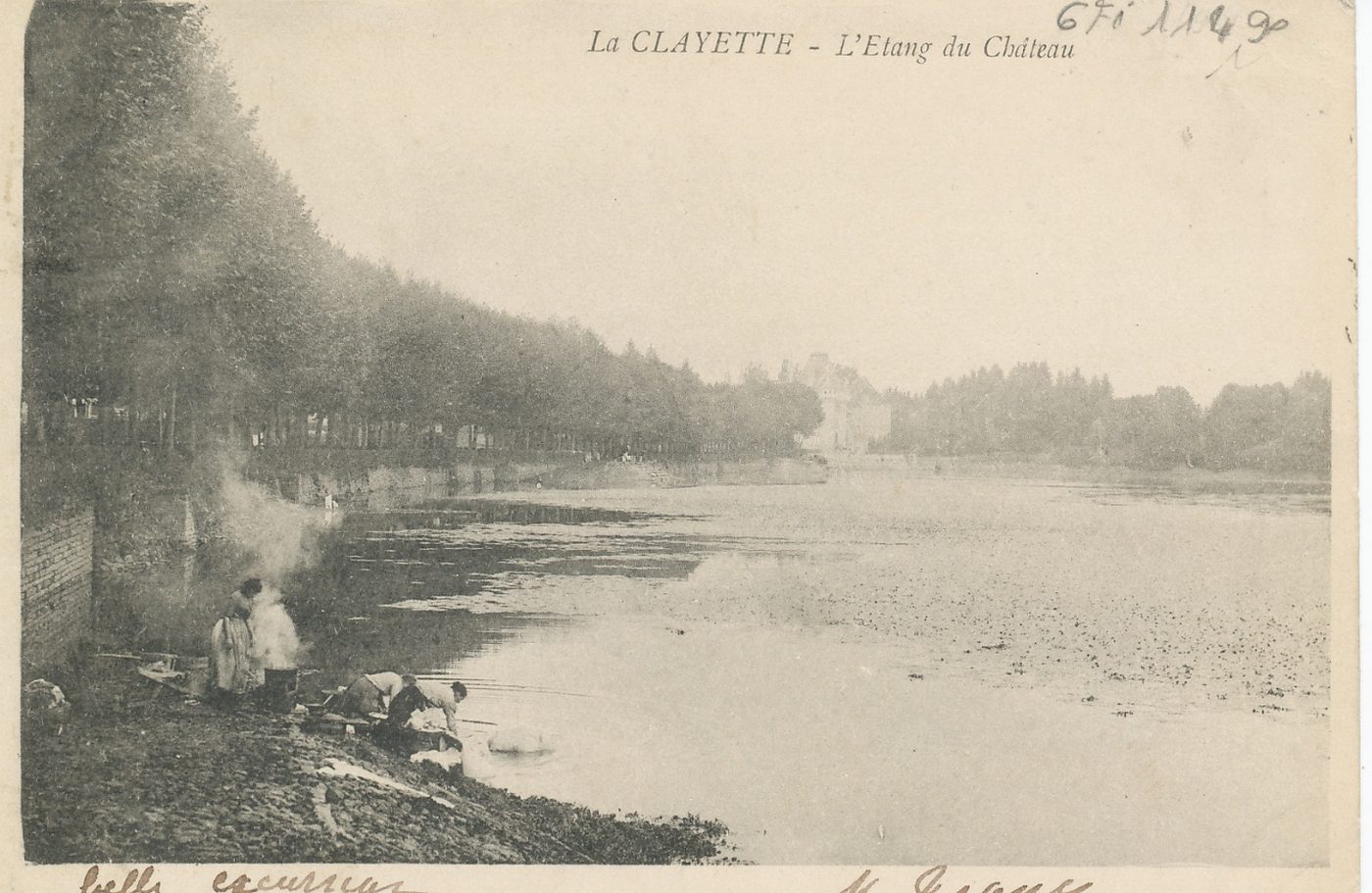 La Clayette. L'étang du château.