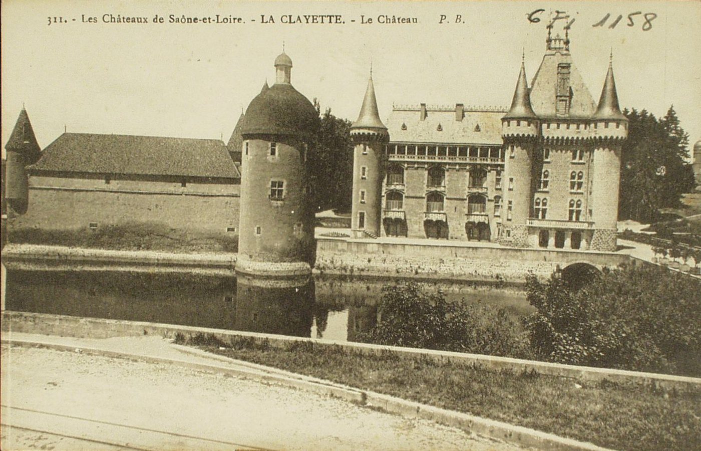 Les châteaux de Saône-et-Loire. La Clayette. Le château.