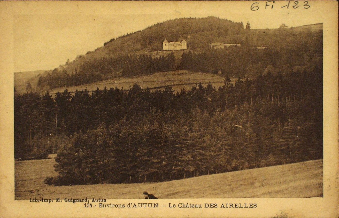 Environs d'Autun. Le château des Airelles.