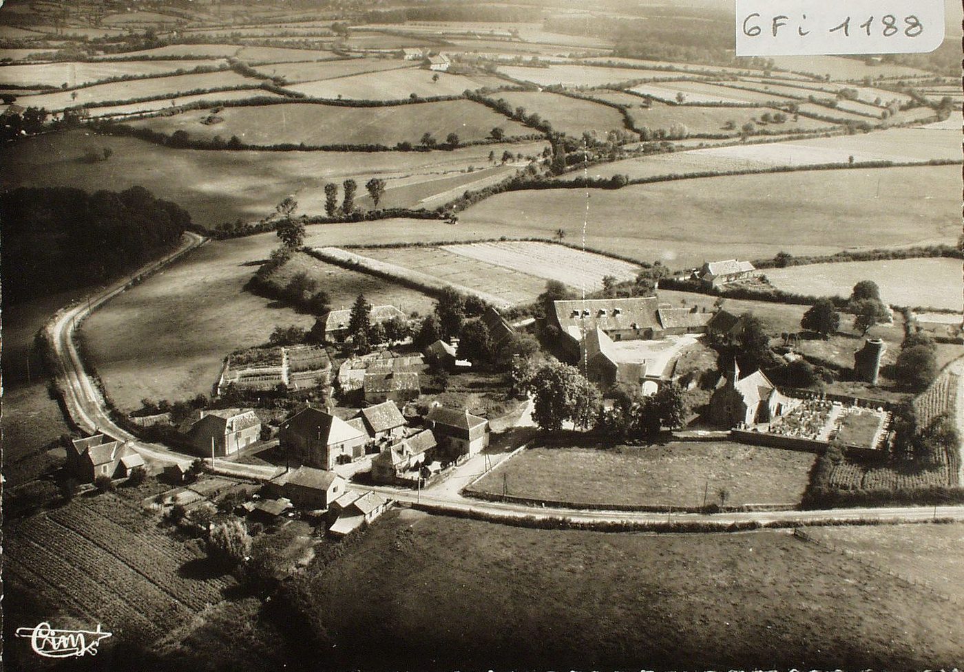 Clessy. Vue générale aérienne.