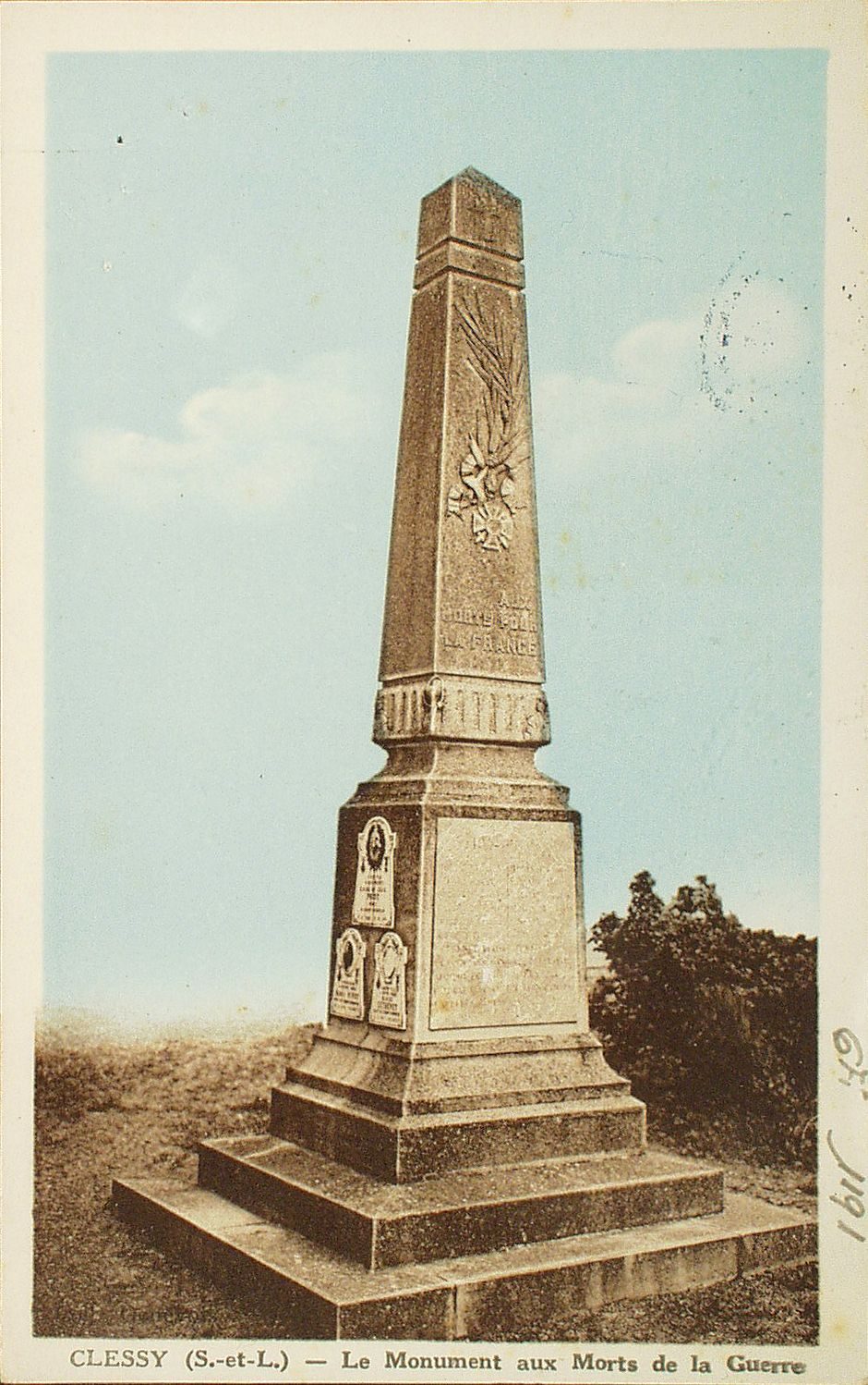 Clessy. Le monument aux morts de la guerre.