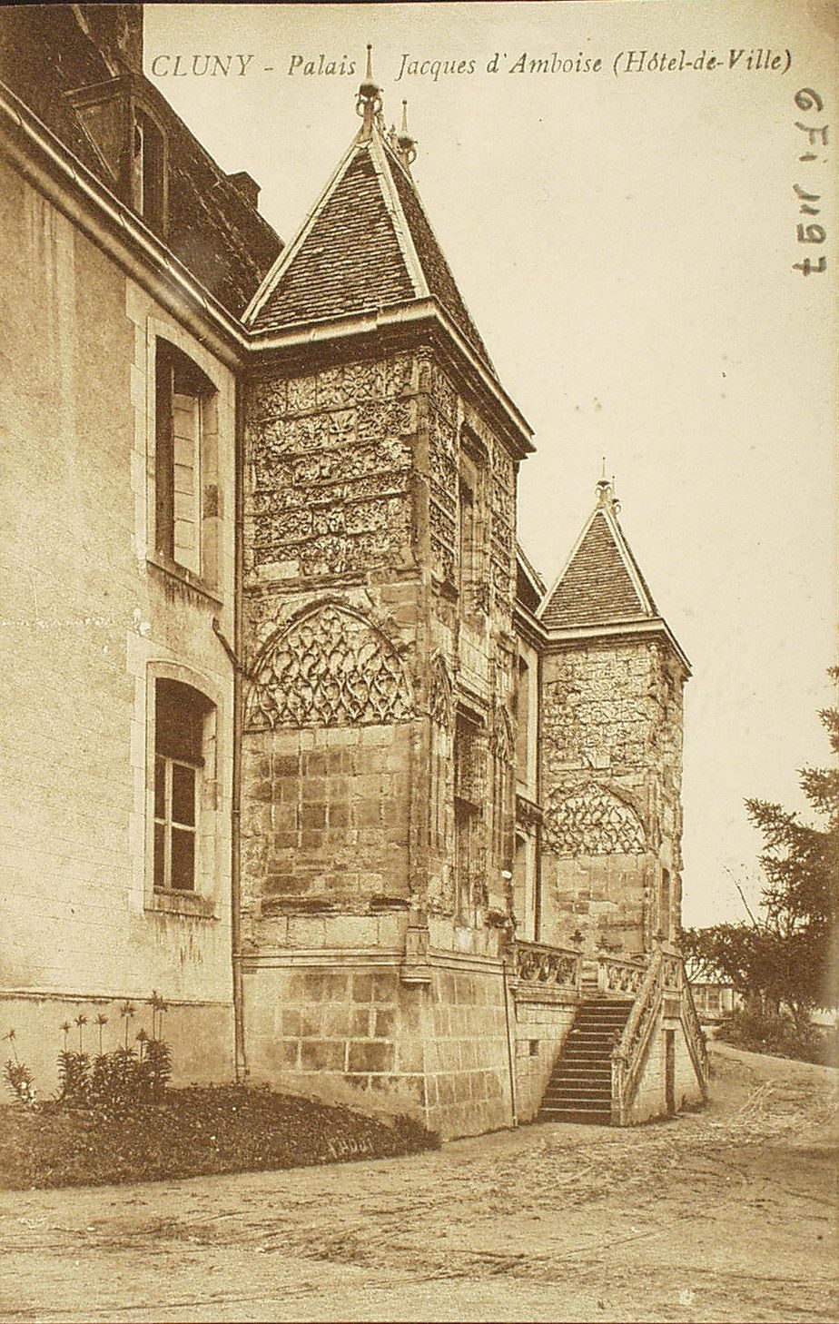 Cluny. Palais Jacques d'Amboise (hôtel de ville).