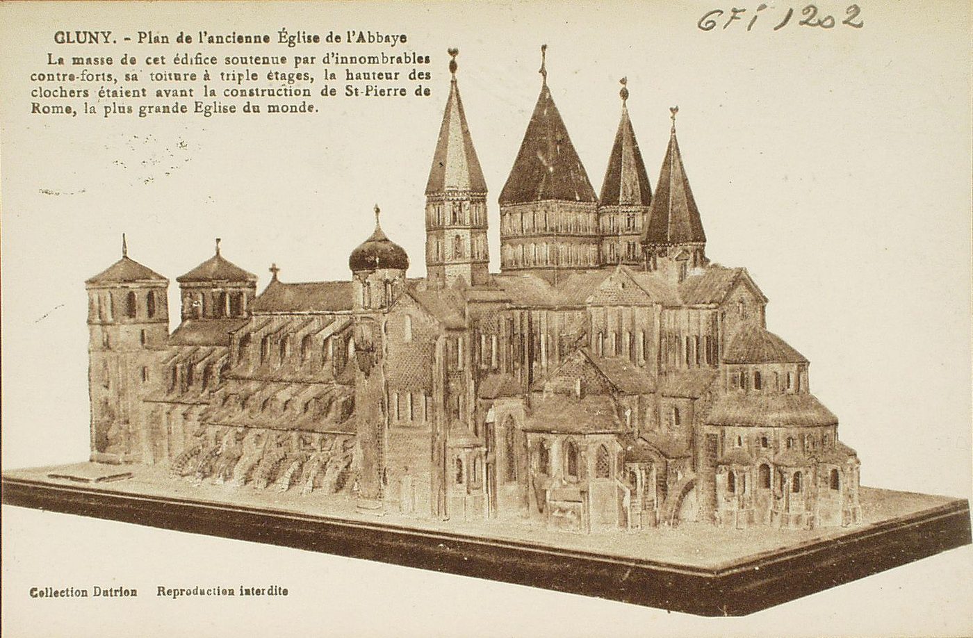 Cluny. Maquette de l'ancienne abbaye.