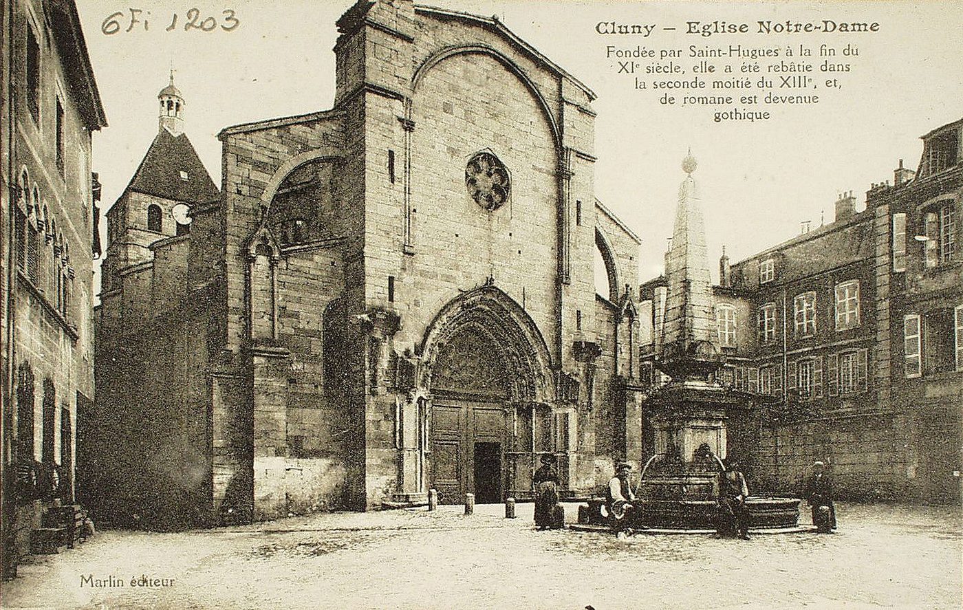 Cluny. Eglise Notre-Dame. Fondée par Saint-Hugues à la fin du XIe s., elle a été rebâtie dans la seconde moitié du XIIIe s. et, de romane est devenue gothique.