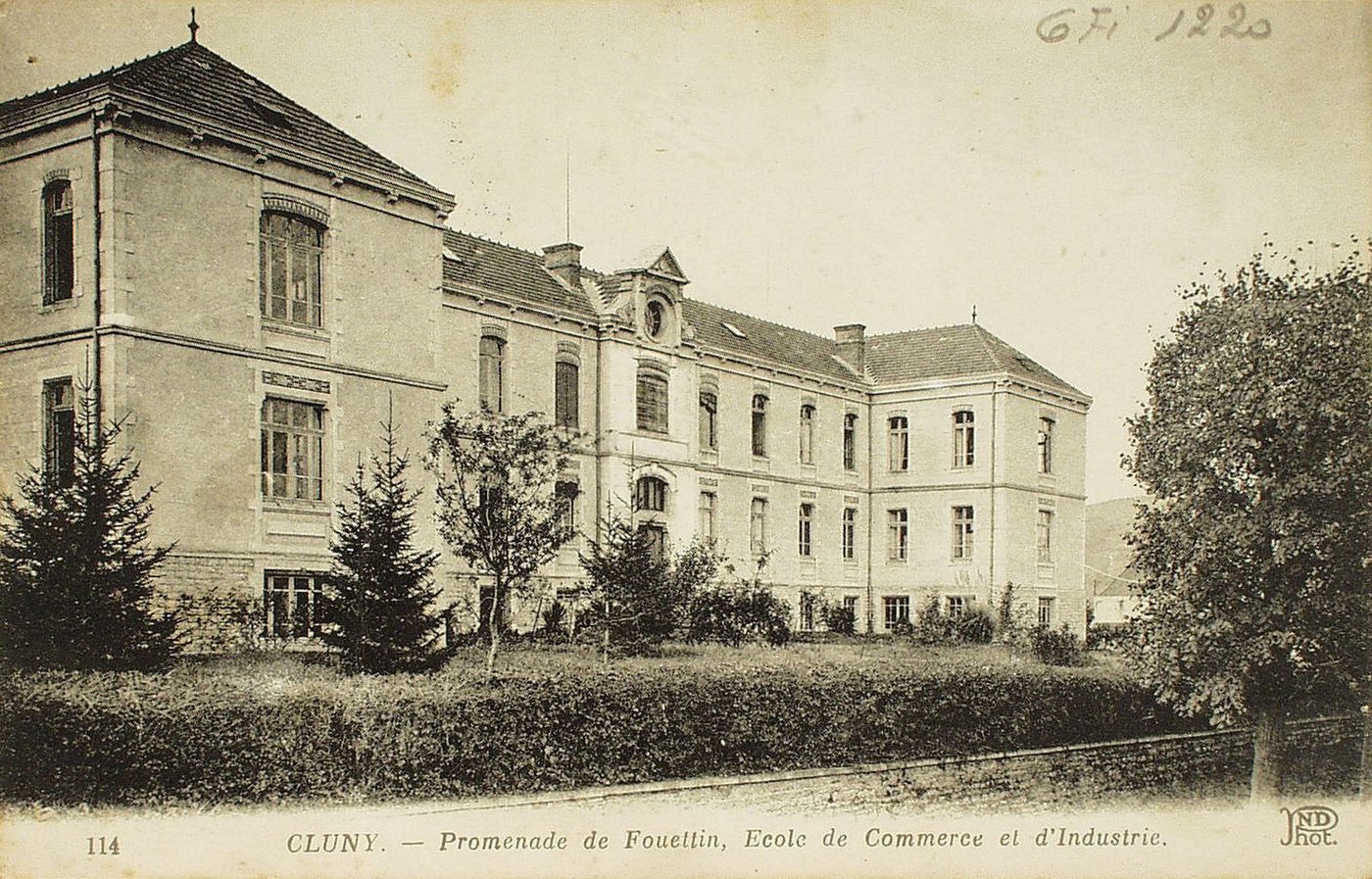 Cluny. Promenade du Fouettin, école de commerce et d'industrie.