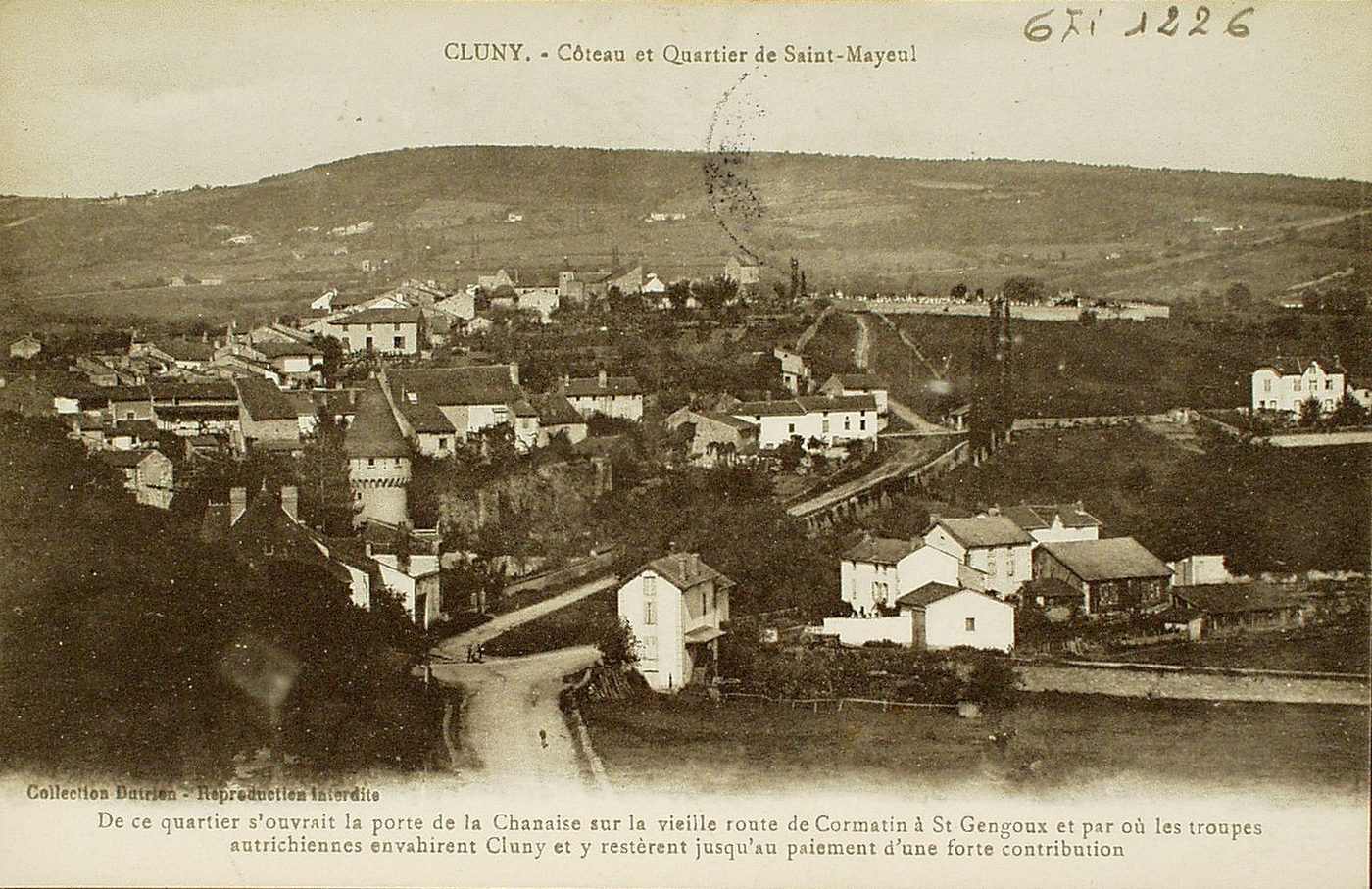 Cluny. Côteau et quartier de Saint-Mayeul. De ce quartier s'ouvrait la porte de la Chanaise sur la vieille route de Cormatin à Saint-Gengoux et par où les troupes autrichiennes envahirent Cluny et y restèrent jusqu'au paiement d'une forte contribution.