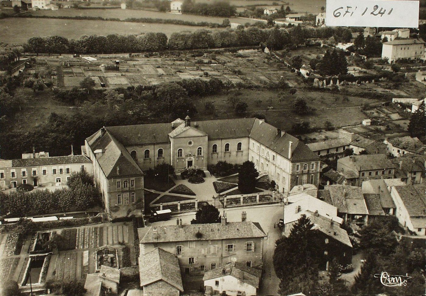 Cluny. Vue aérienne. L'hôpital.