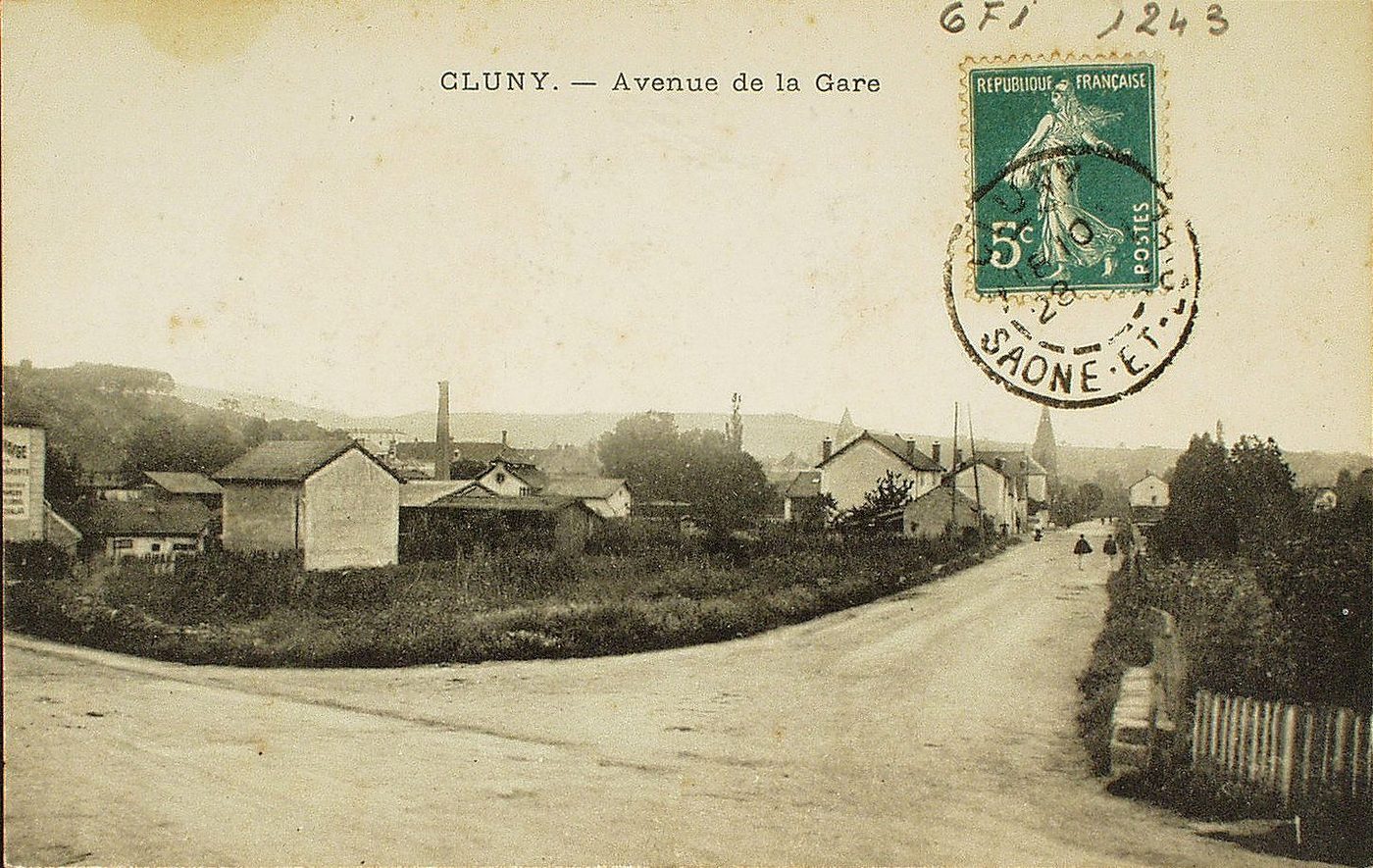 Cluny. Avenue de la Gare.