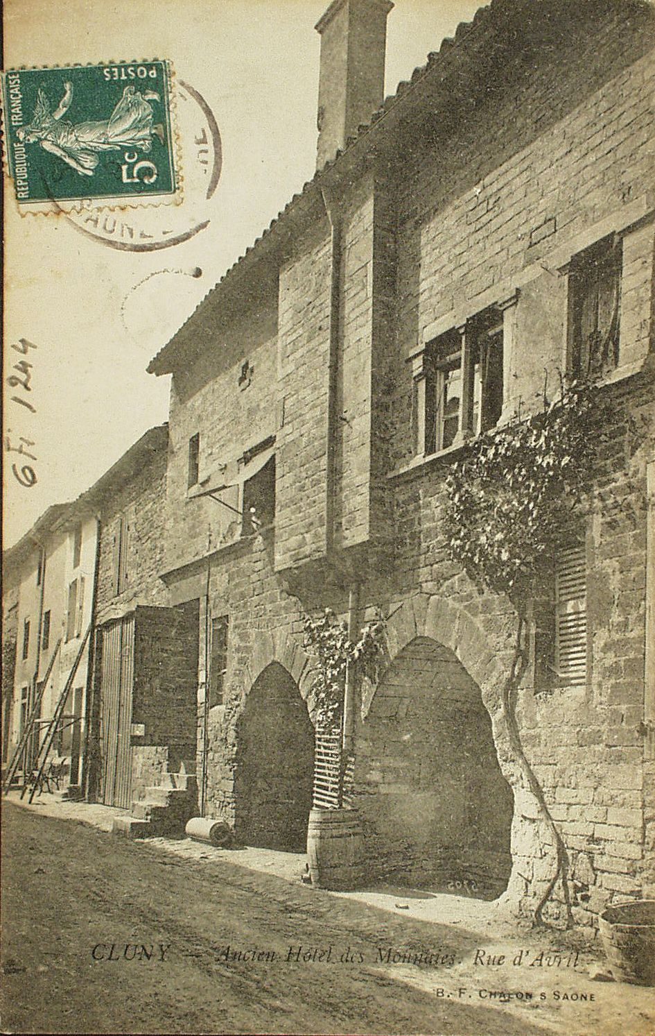 Cluny. Ancien Hôtel des Monnaies. Rue d'Avril.