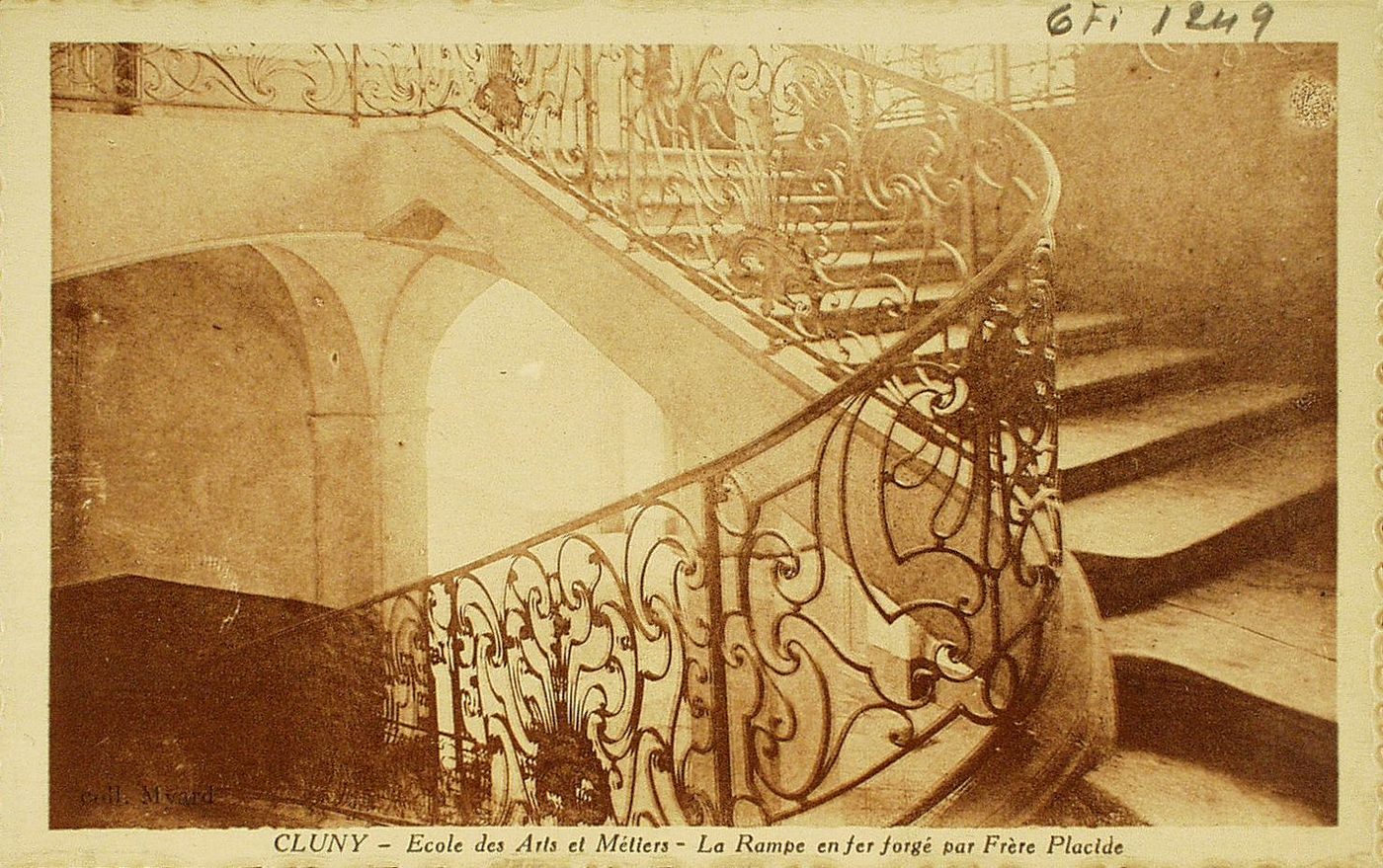 Cluny. Ecole des arts et métiers. La rampe en fer forgé par Frère Placide.