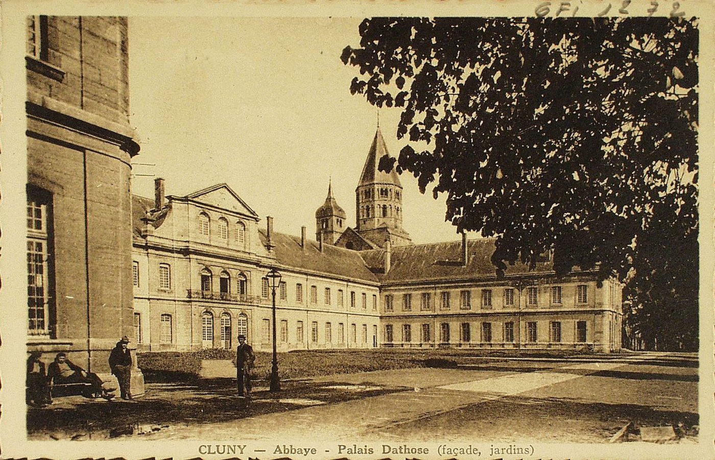 Cluny. Palais Dathose (façade, jardins).