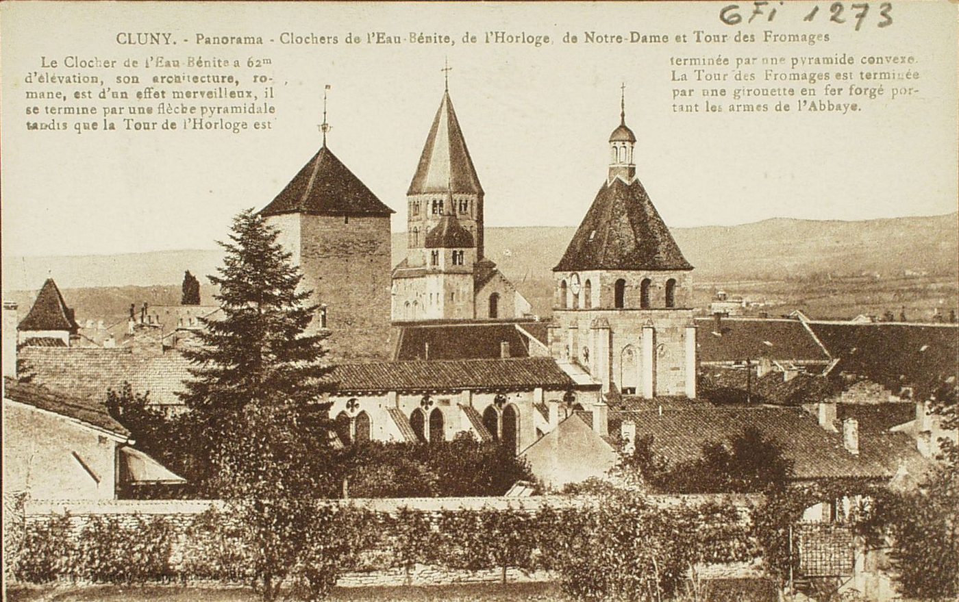 Cluny. Panorama. Clochers de l'Eau-Bénite, de l'Horloge, de Notre-Dame et Tour des Fromages.