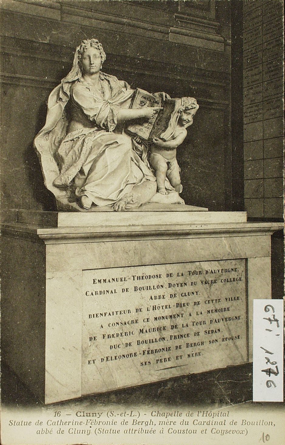 Cluny. Chapelle de l'hôpital. Statue de Catherine-Fébronie de Bergh, mère du Cardinal de Bouillon, abbé de Cluny (statue attribuée à Coustou et Coysevox).