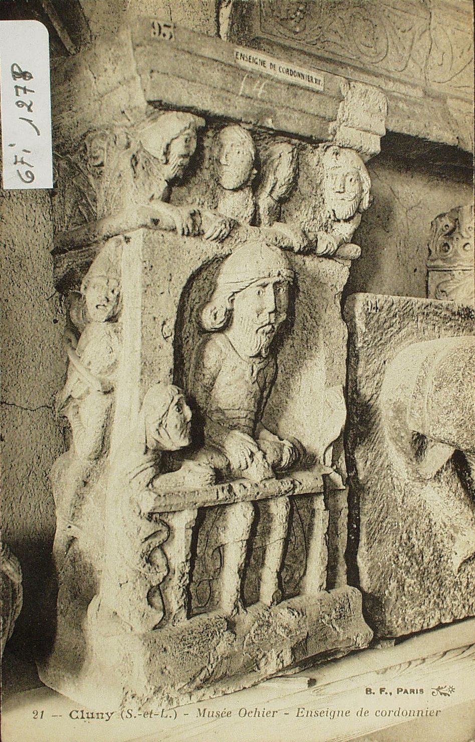 Cluny. Musée Ochier. Enseigne de cordonnier.
