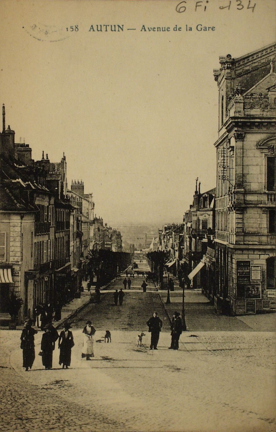 Autun. Avenue de la Gare.
